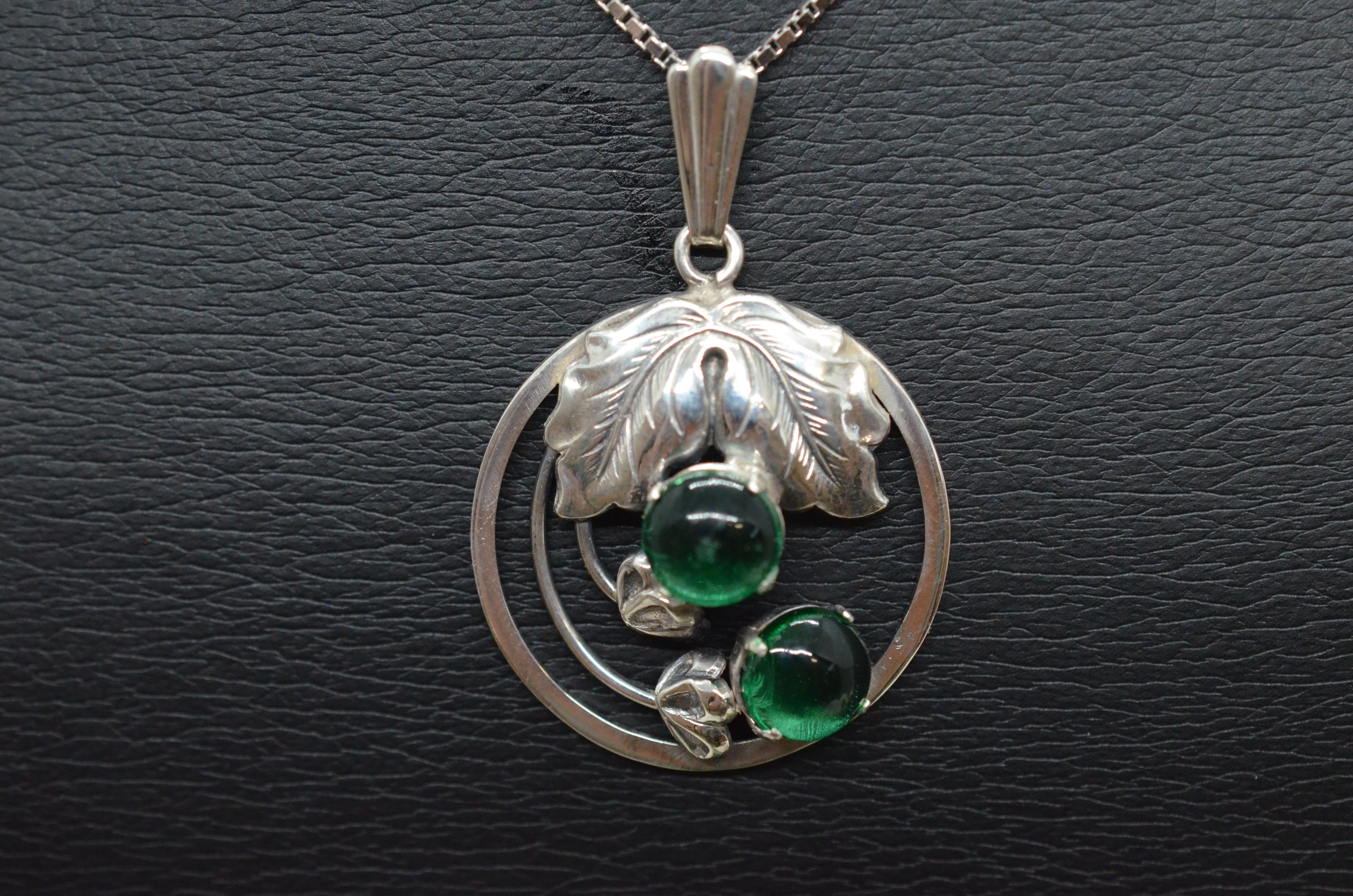 Vintage silverhalsband med gröna stenar, 1952 - 2