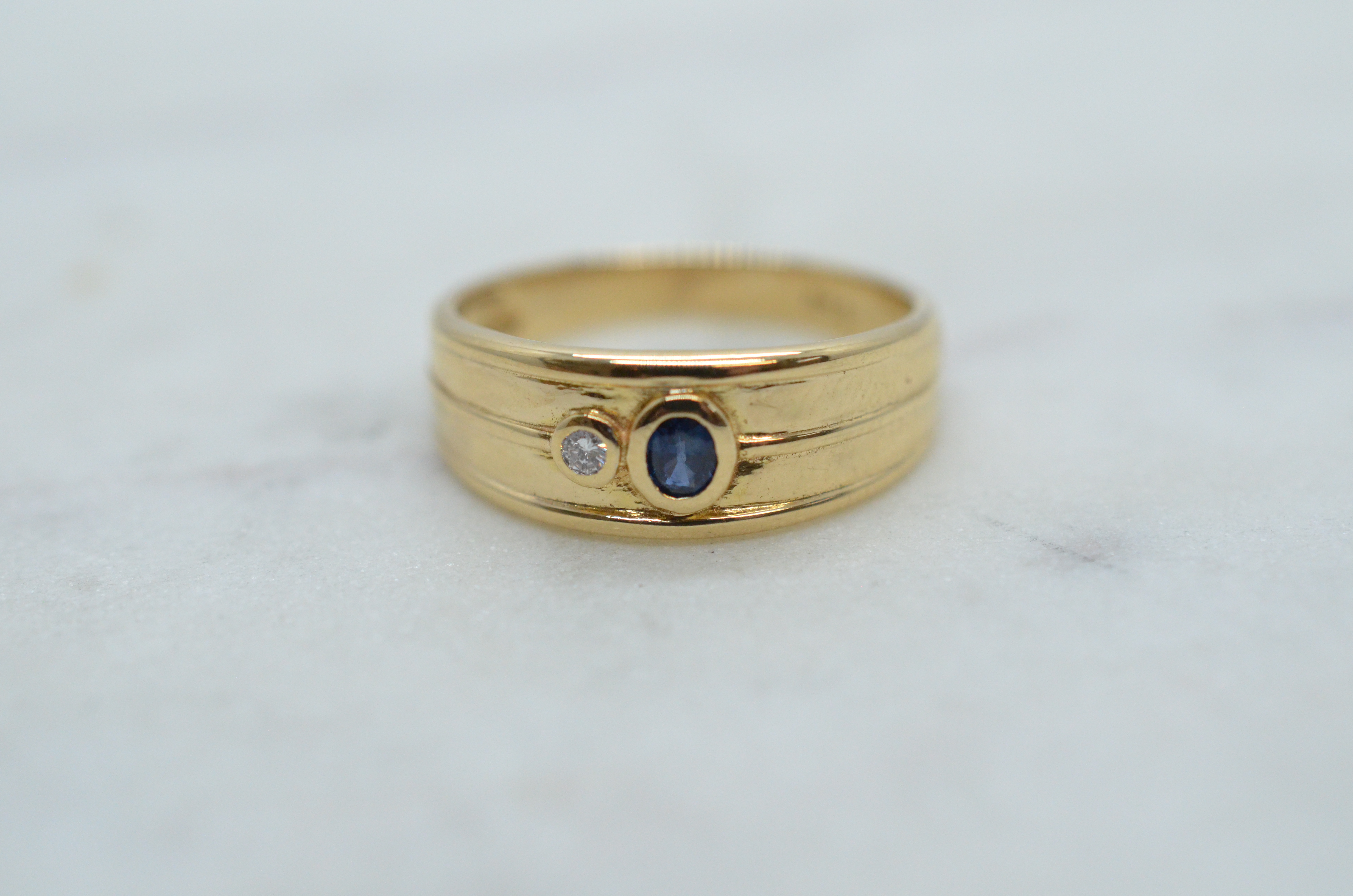 Second hand 18k ring med blå sten och diamant - 3