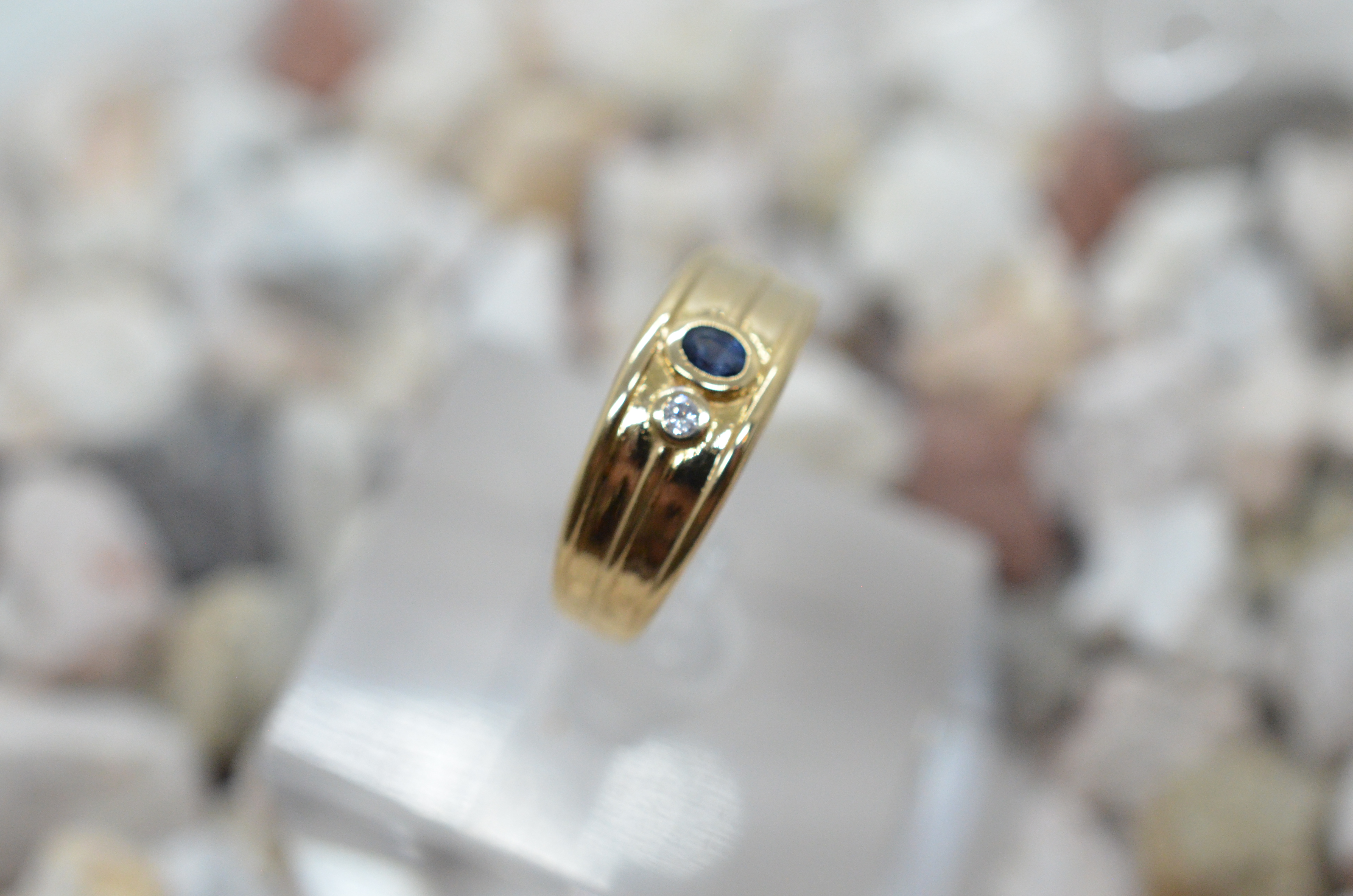 Second hand 18k ring med blå sten och diamant - 2