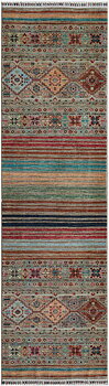 Produktbild helbild av Samarkand 81x282 cm, handknuten afghansk gångmatta med ljus botten och färgade ränder och medaljonger.