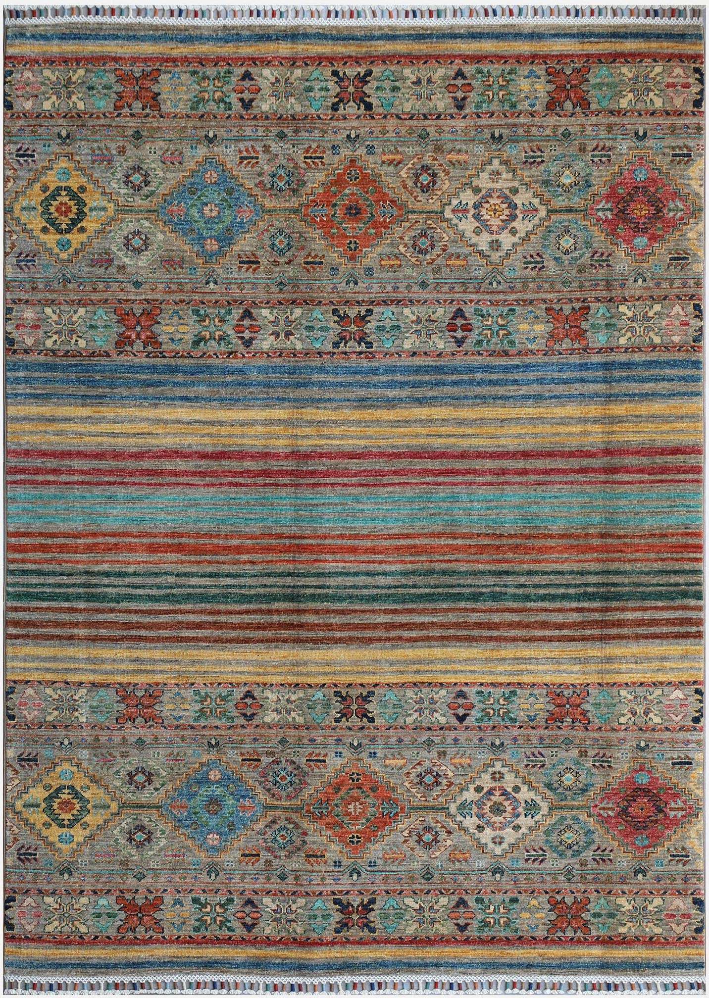 Helbild av Samarkand 152x206 cm, handknuten orientalisk ullmatta med färgstarka medaljonger och randigt mittparti.