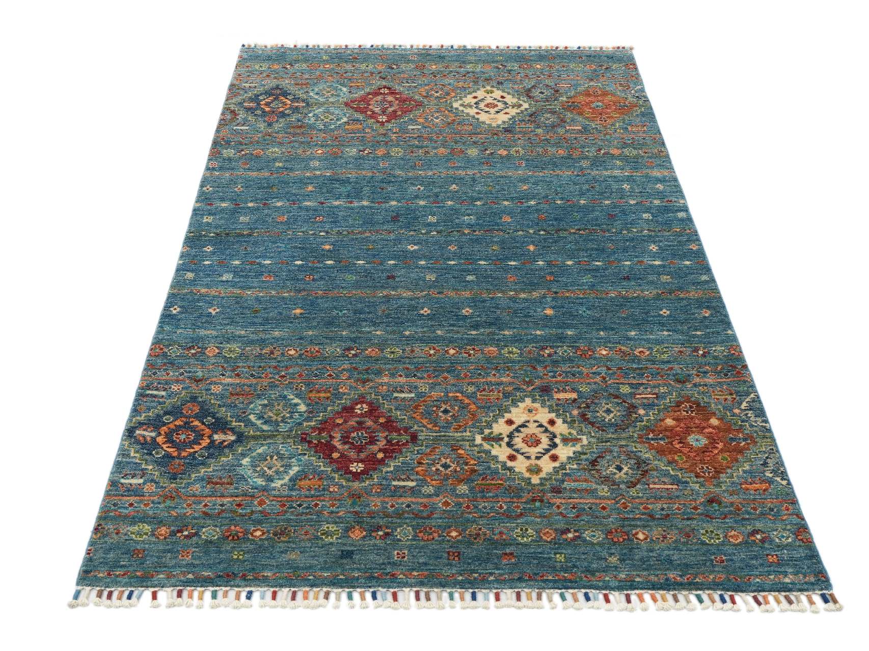 Produktbild framifrån av Samarkand Blå 120x182 cm, handknuten ullmatta med blå botten, små ornament och färgade fransar.