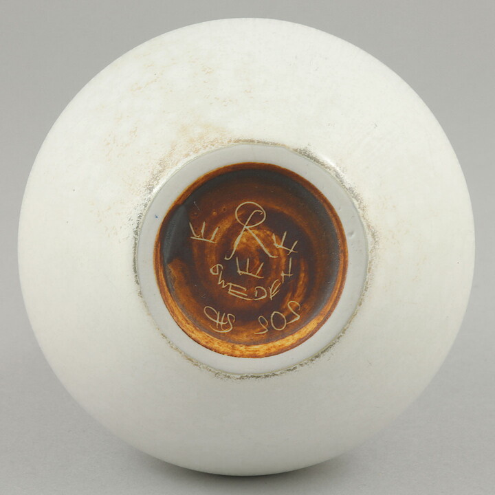 カールハリー・スタルハーネ  胴部が菱形の白いベース  16cm  1950年代