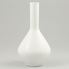カールハリー・スタルハーネ  胴部が菱形の白いベース  16cm  1950年代