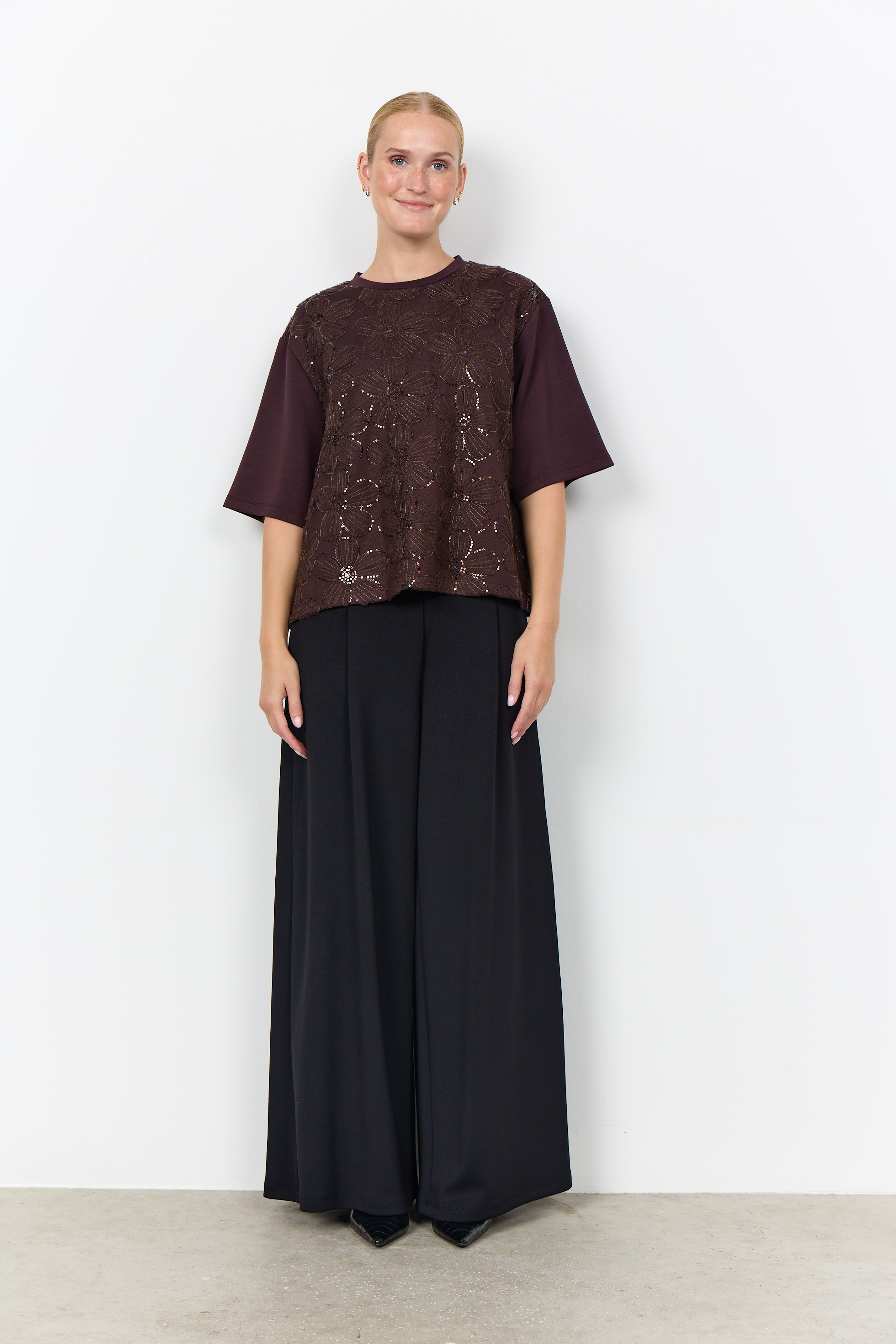 SC-BANU 345 T-shirt Brun Top med Paljettapplikation