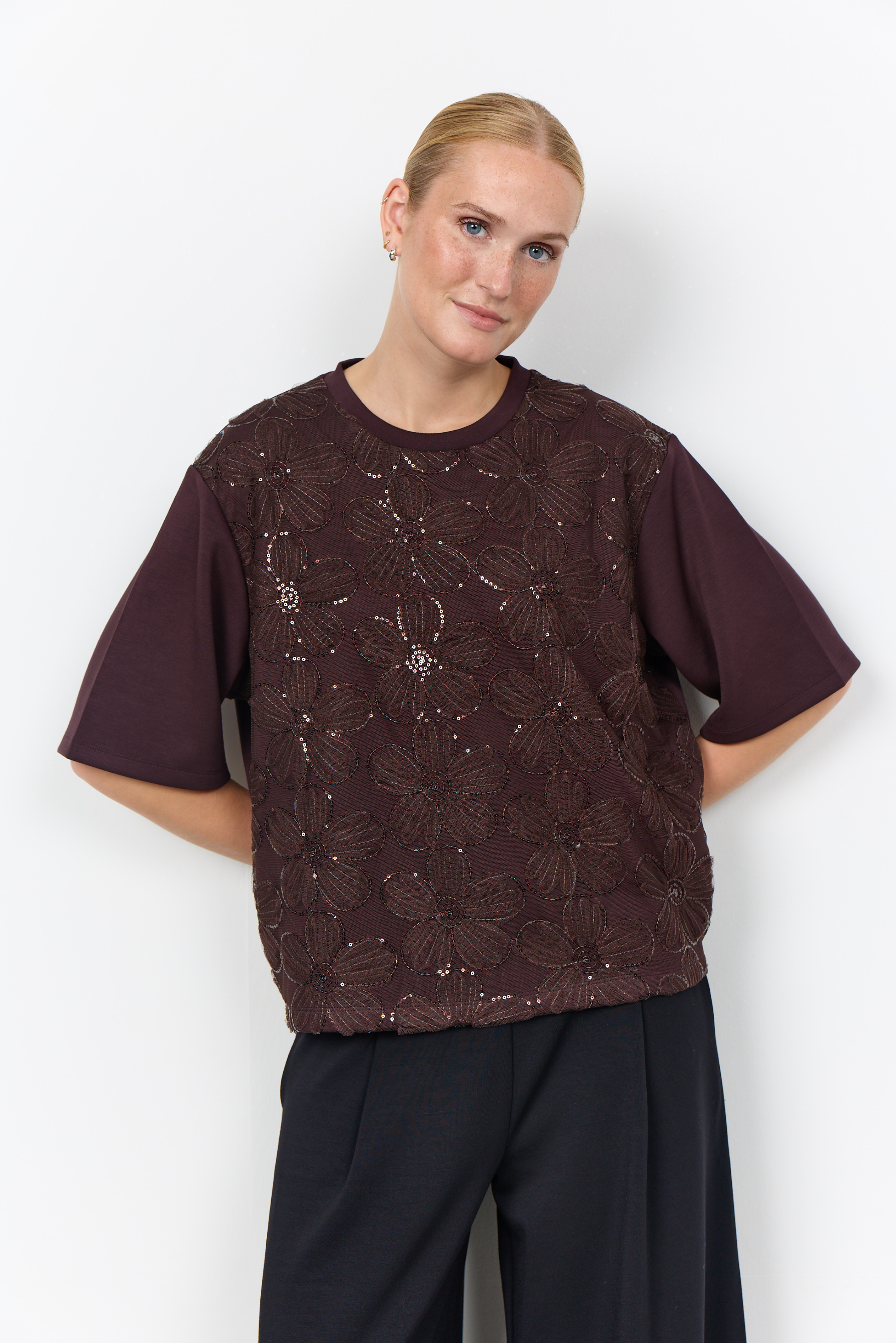 SC-BANU 345 T-shirt Brun Top med Paljettapplikation