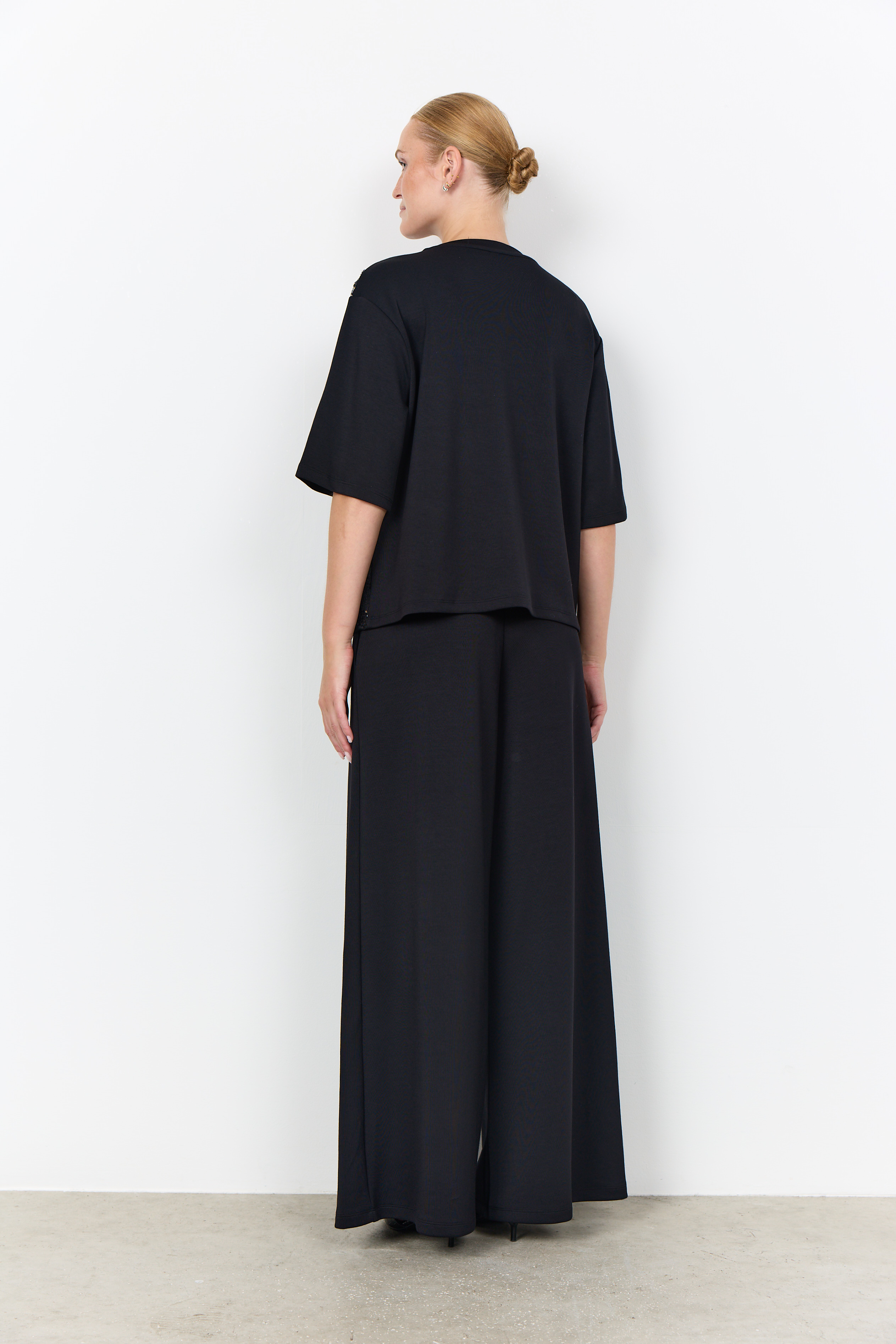 SC-BANU 345 T-shirt Svart Top med Paljettapplikation - 3