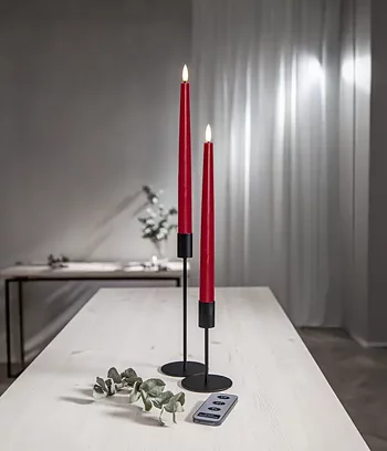 2 st antikljus 28 cm. Röda LED-ljus med batteri, fjärrkontroll och timer