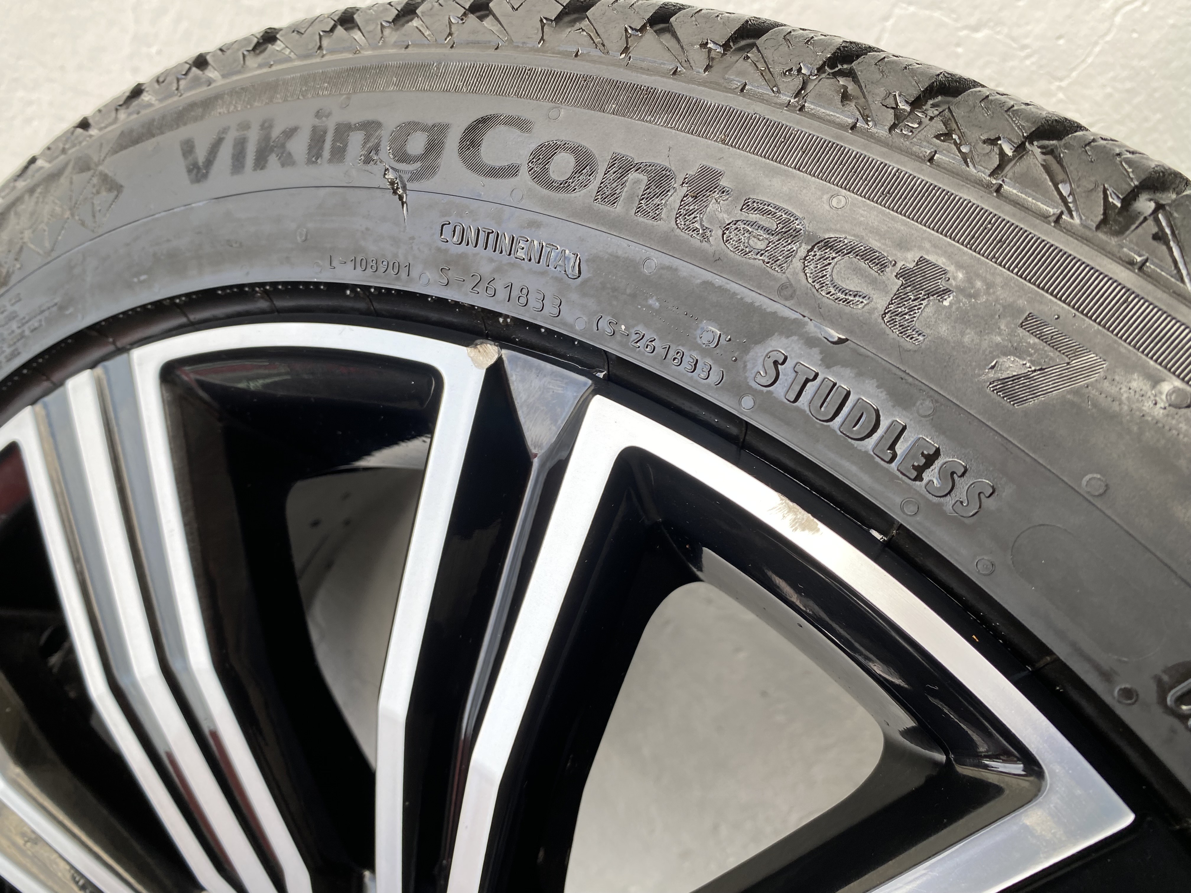 Kompletta Vinterhjul FRIKTION | 18" VOLVO V60 31471312 10-Multi Spoke Turbine Black Diamond Cut | 5x108 8x18 ET42 63.4 +  235/45 R18 98T XL Continental Viking Contact 7 | V44-2021 | 6.5mm | 6.5mm | 6mm | 6mm - 12