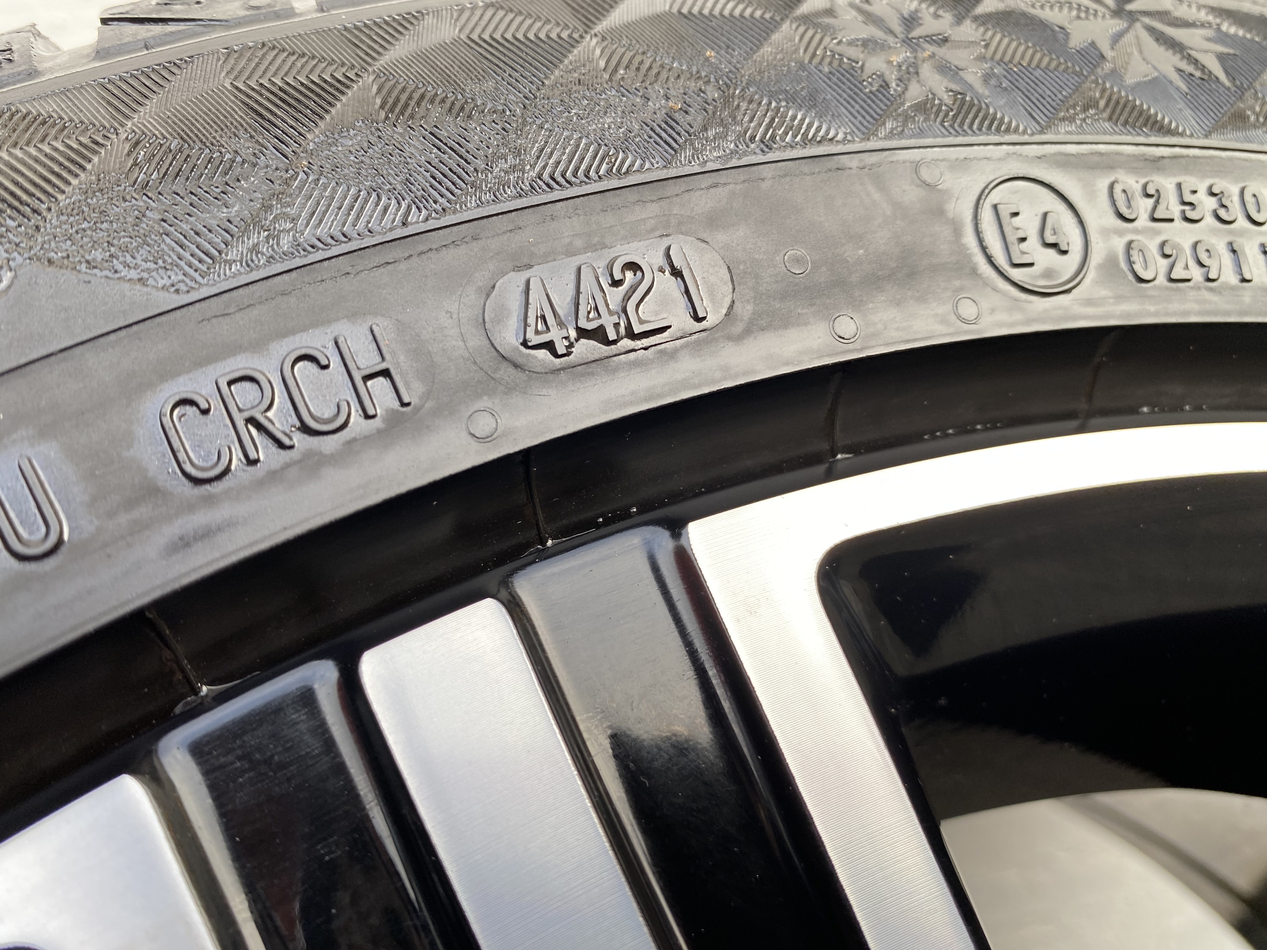 Kompletta Vinterhjul FRIKTION | 18" VOLVO V60 31471312 10-Multi Spoke Turbine Black Diamond Cut | 5x108 8x18 ET42 63.4 +  235/45 R18 98T XL Continental Viking Contact 7 | V44-2021 | 6.5mm | 6.5mm | 6mm | 6mm - 14