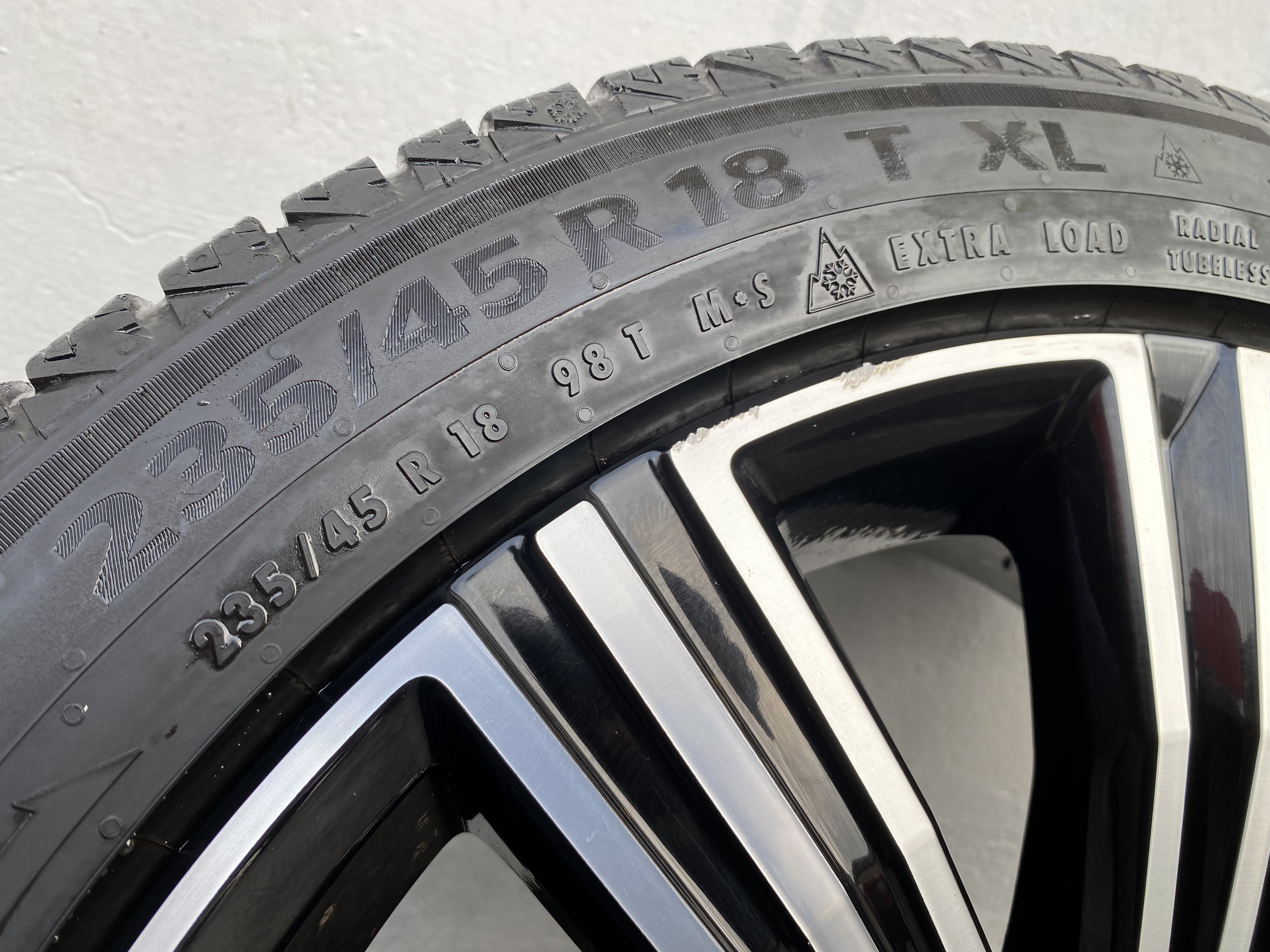 Kompletta Vinterhjul FRIKTION | 18" VOLVO V60 31471312 10-Multi Spoke Turbine Black Diamond Cut | 5x108 8x18 ET42 63.4 +  235/45 R18 98T XL Continental Viking Contact 7 | V44-2021 | 6.5mm | 6.5mm | 6mm | 6mm - 13
