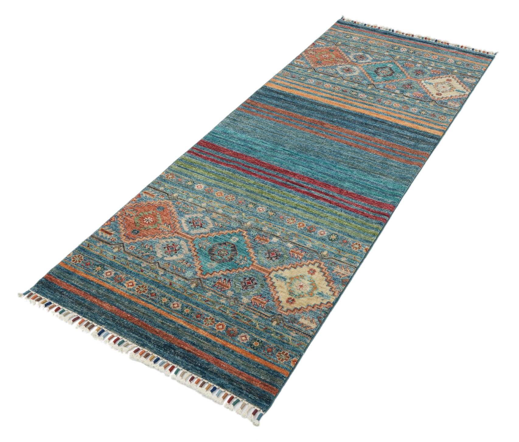 Samarkand Blå 80x204 cm, handknuten afghansk gångmatta fotograferad snett uppifrån med geometriska medaljonger och flerfärgade ränder