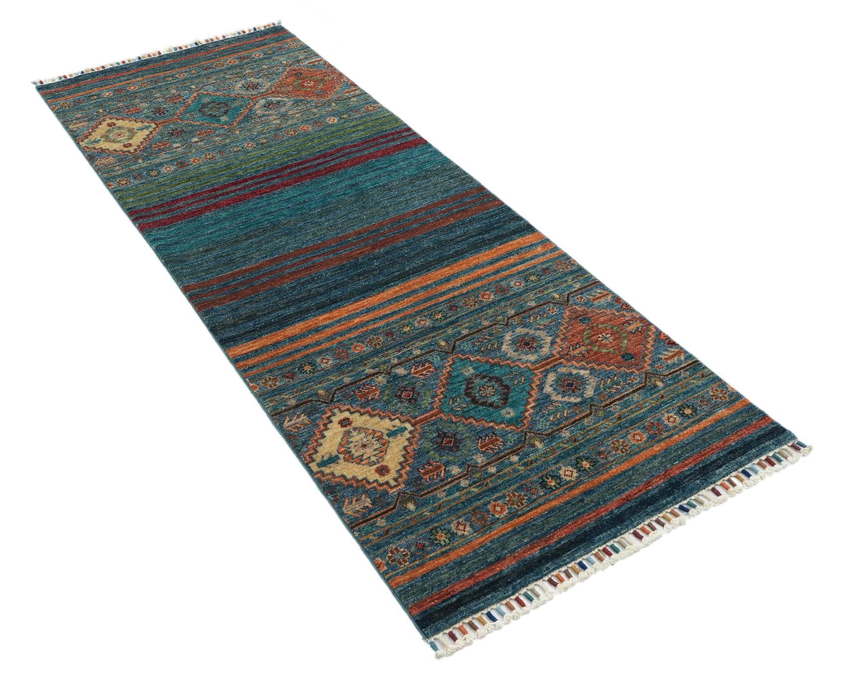 Samarkand Blå 80x204 cm, handknuten afghansk gångmatta sedd snett uppifrån med turkosblå botten, randigt mönster och fransar