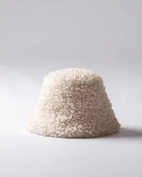 Offwhite fluffig bucket hatt