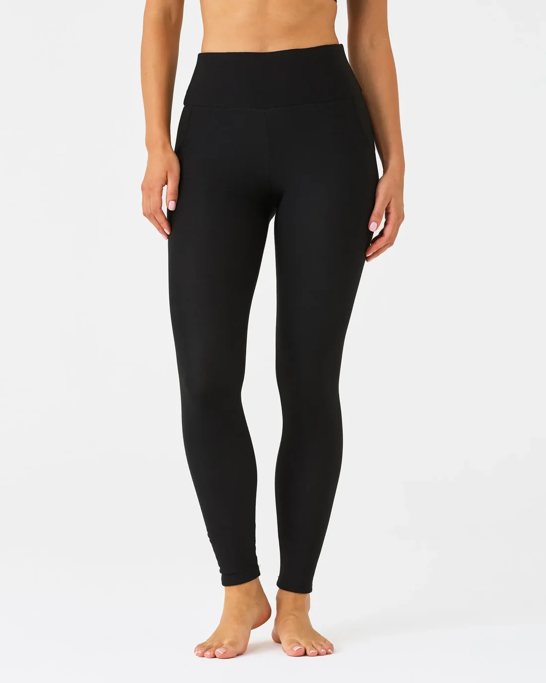 Fodrade leggings med fickor i svart - 3