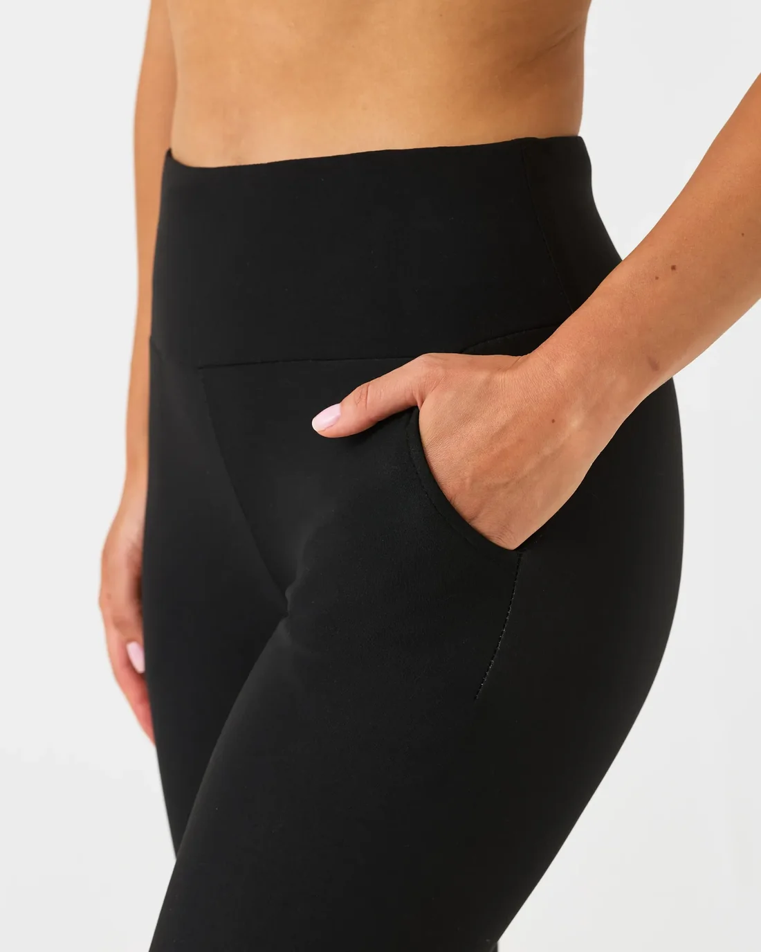 Fodrade leggings med fickor i svart - 5