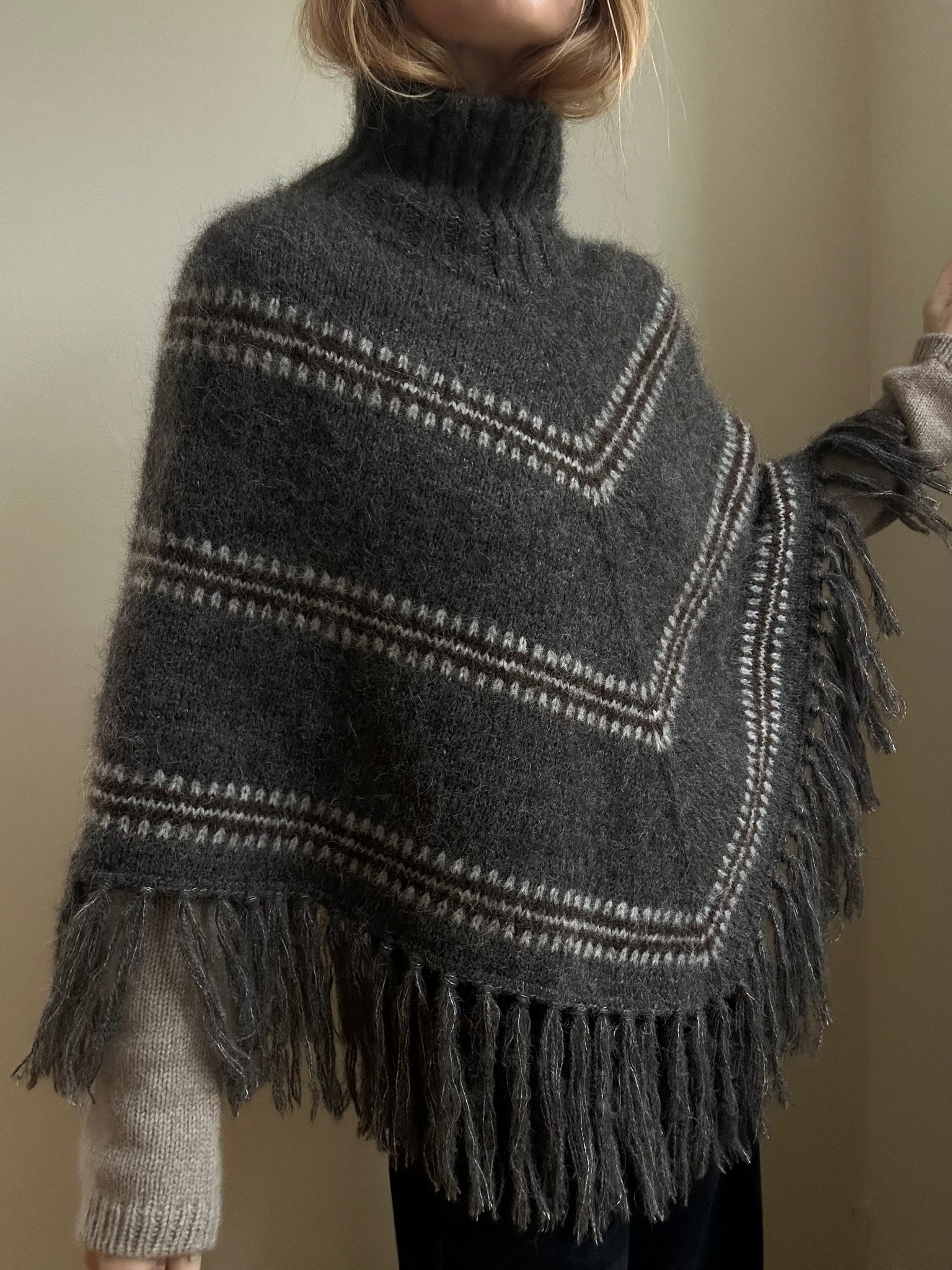 Förbeställ - Norma Poncho - Garnpaket Isager Soft & Silk Mohair