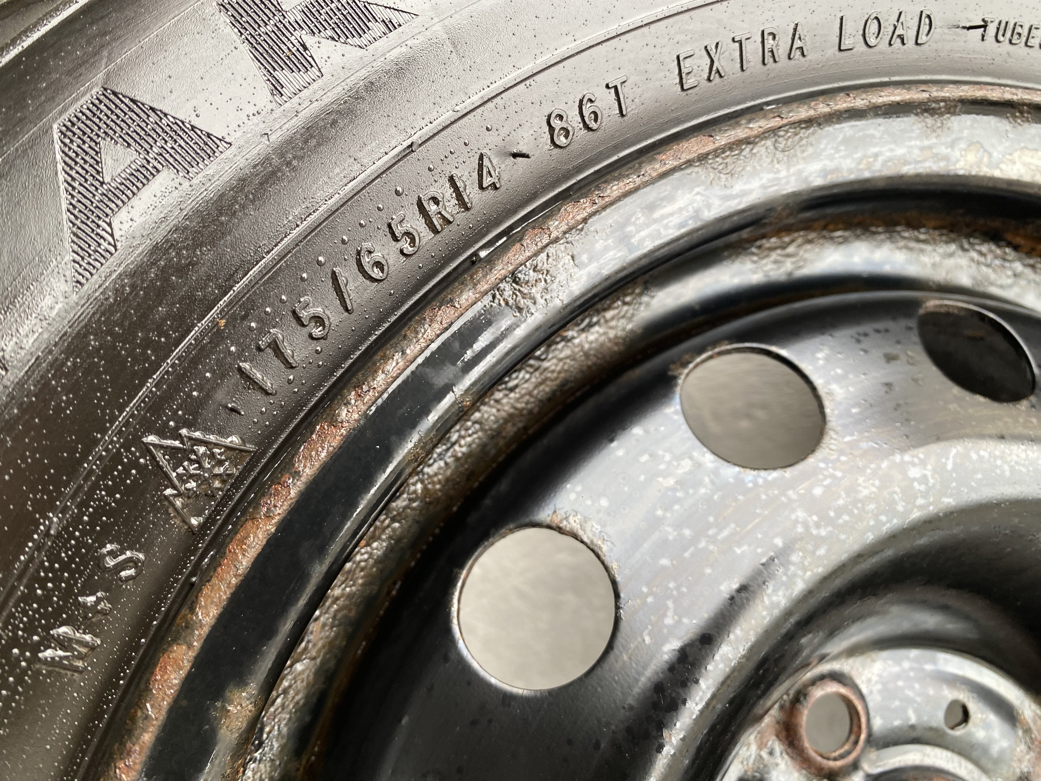 Kompletta Vinterhjul DUBB | 14" Plåt | 4x108 5.5x14 ET24 65.1 +  175/65 R14 86T XL Yartu IceMasterSpike Z-506 | V19-2024 | 8.5mm | 8.5mm | 8.5mm | 8.5mm - 8