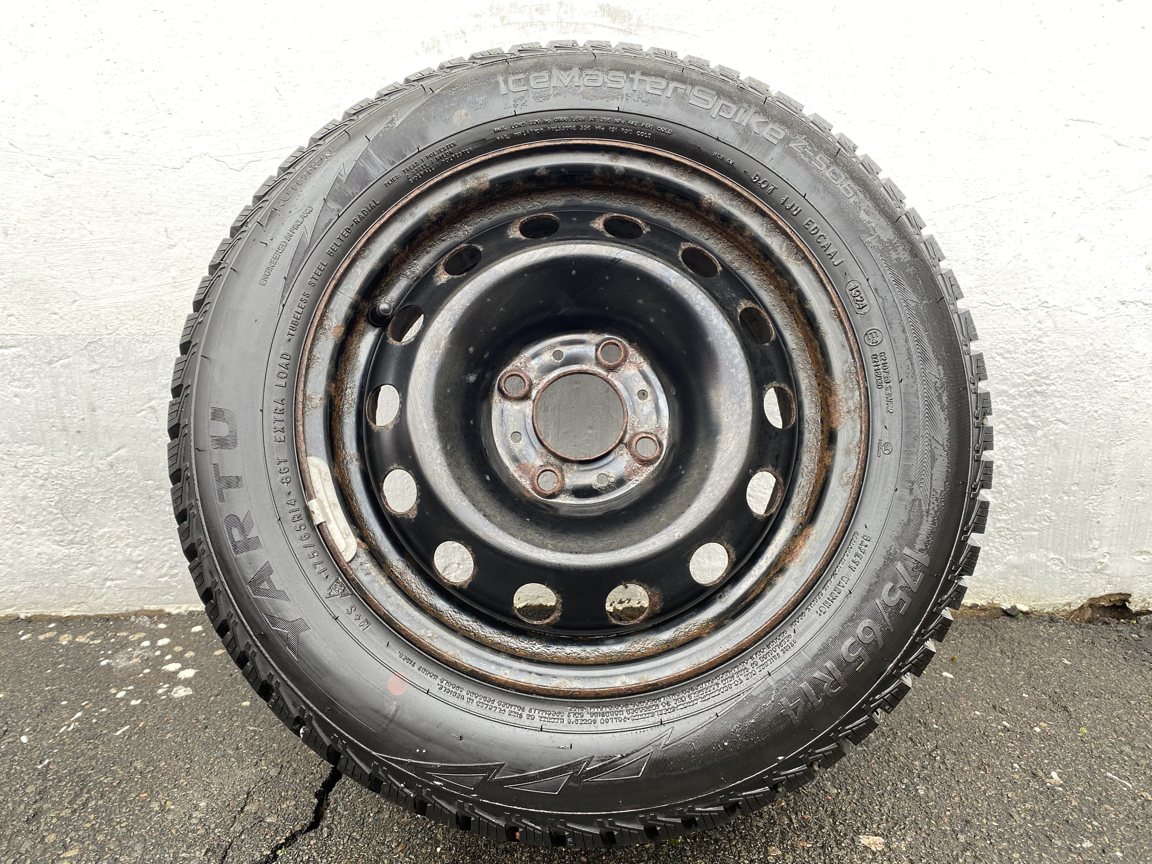 Kompletta Vinterhjul DUBB | 14" Plåt | 4x108 5.5x14 ET24 65.1 +  175/65 R14 86T XL Yartu IceMasterSpike Z-506 | V19-2024 | 8.5mm | 8.5mm | 8.5mm | 8.5mm - 11