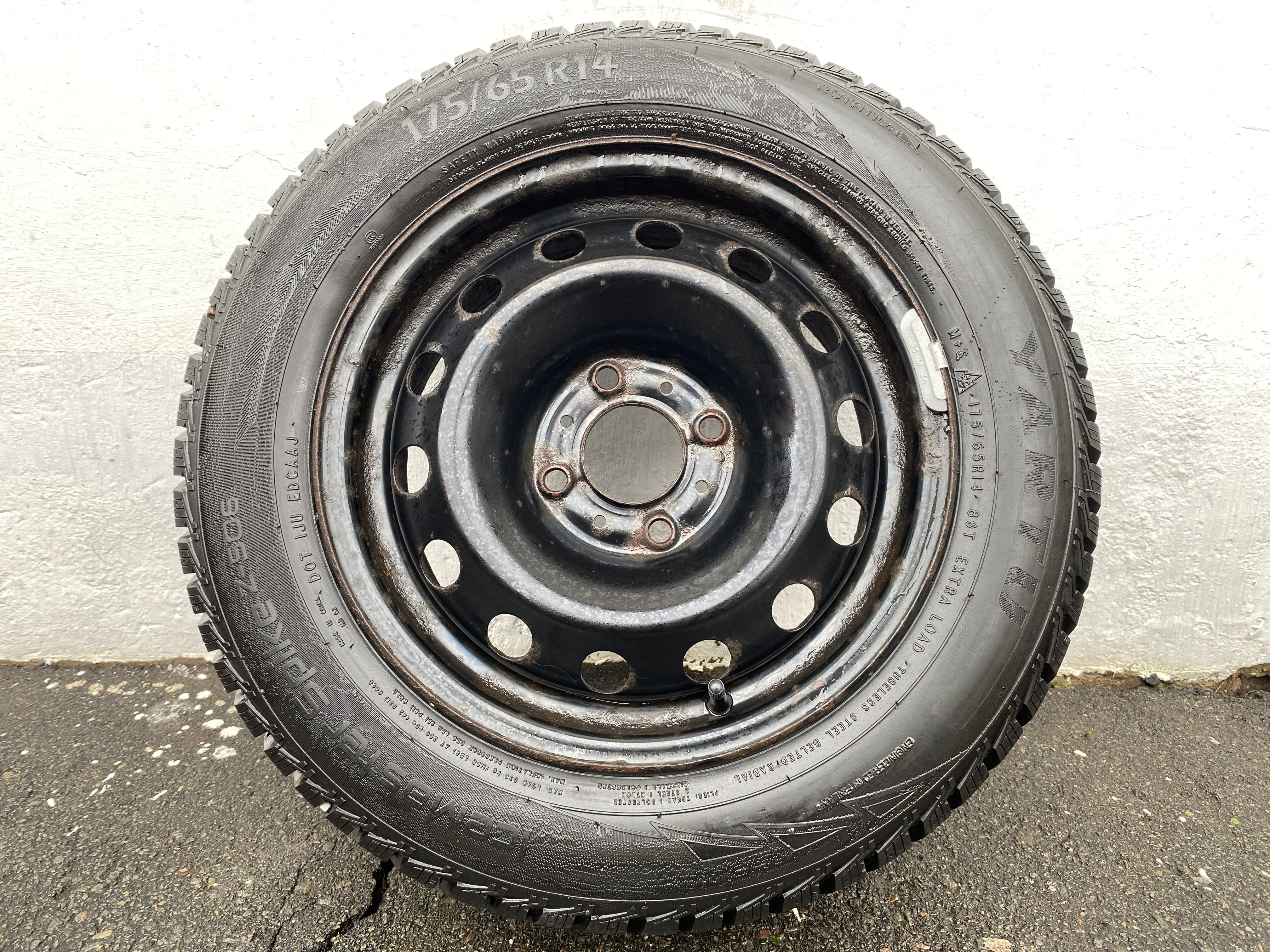 Kompletta Vinterhjul DUBB | 14" Plåt | 4x108 5.5x14 ET24 65.1 +  175/65 R14 86T XL Yartu IceMasterSpike Z-506 | V19-2024 | 8.5mm | 8.5mm | 8.5mm | 8.5mm - 10