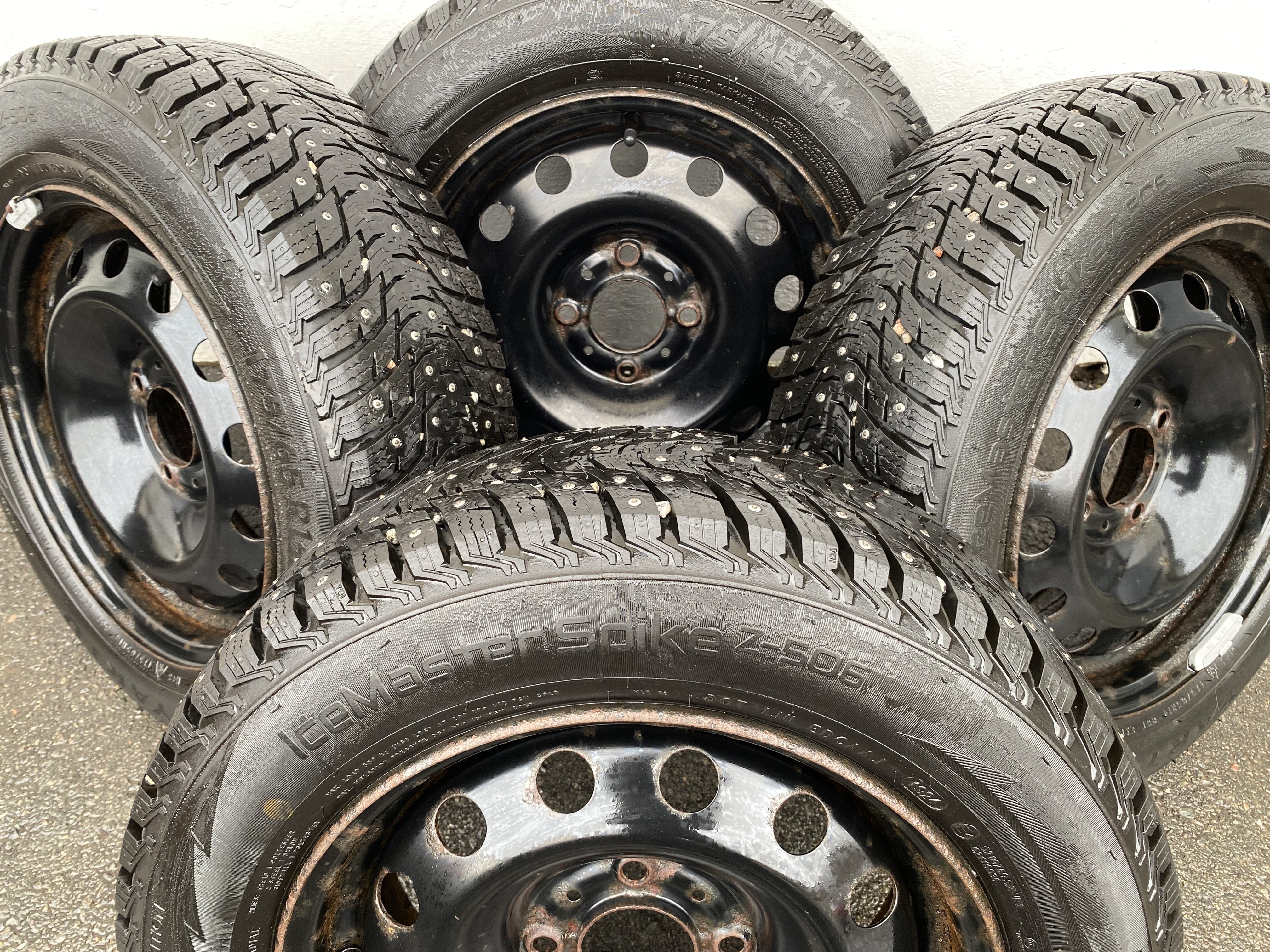 Kompletta Vinterhjul DUBB | 14" Plåt | 4x108 5.5x14 ET24 65.1 +  175/65 R14 86T XL Yartu IceMasterSpike Z-506 | V19-2024 | 8.5mm | 8.5mm | 8.5mm | 8.5mm - 2