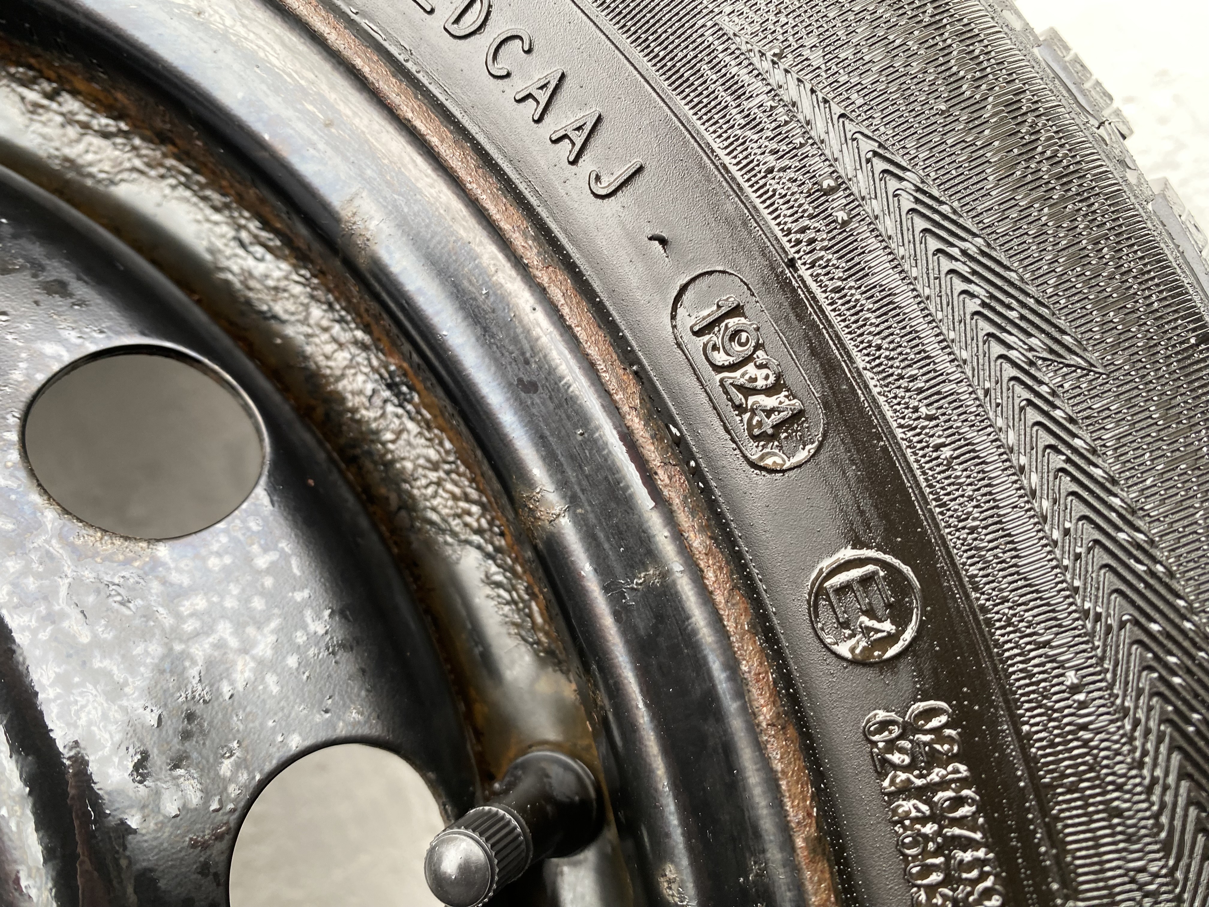 Kompletta Vinterhjul DUBB | 14" Plåt | 4x108 5.5x14 ET24 65.1 +  175/65 R14 86T XL Yartu IceMasterSpike Z-506 | V19-2024 | 8.5mm | 8.5mm | 8.5mm | 8.5mm - 7