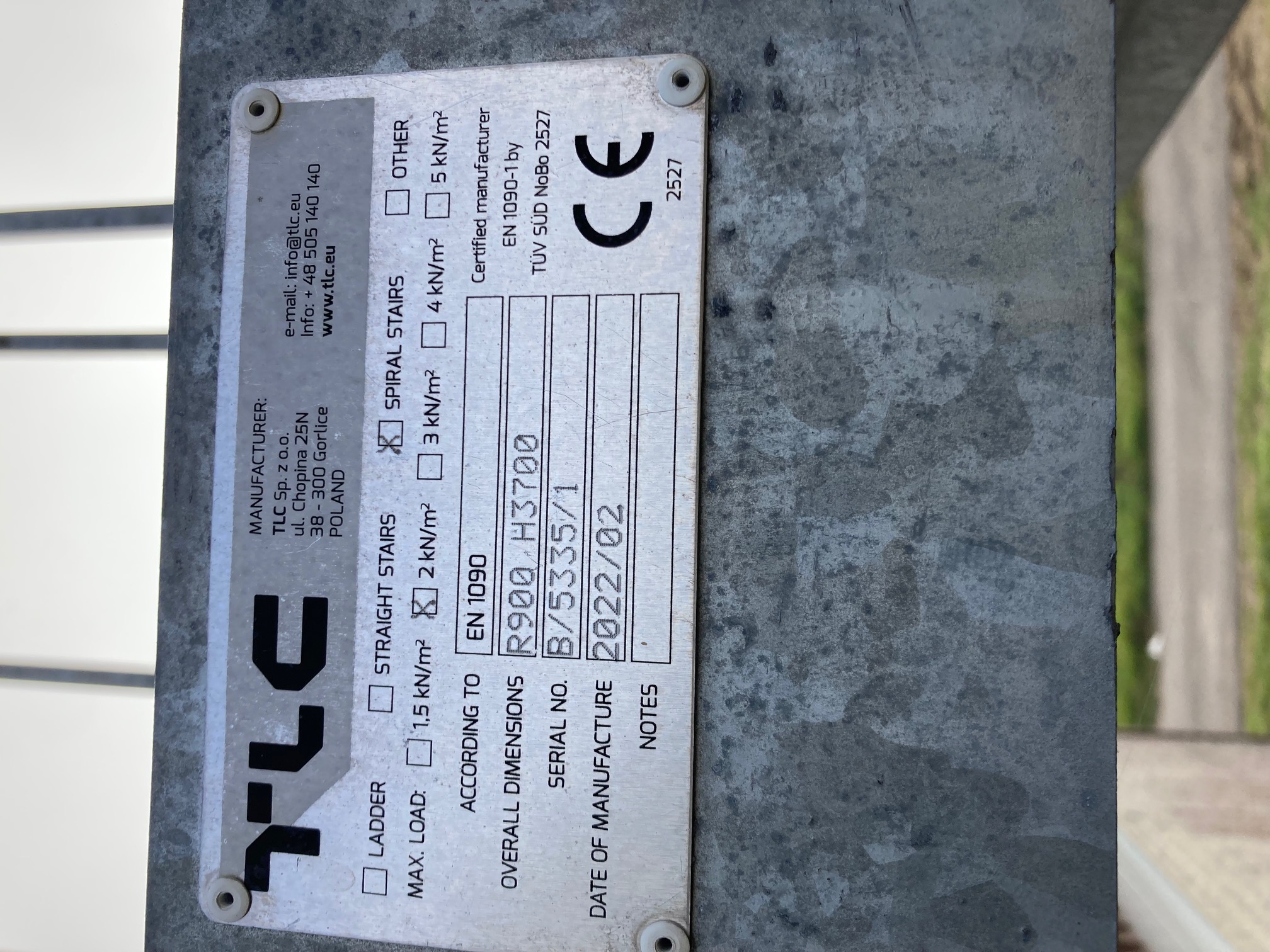 Spiraltrappa i varmförzinkat stål med skyddsbur och låsbar grind – TLC - 4