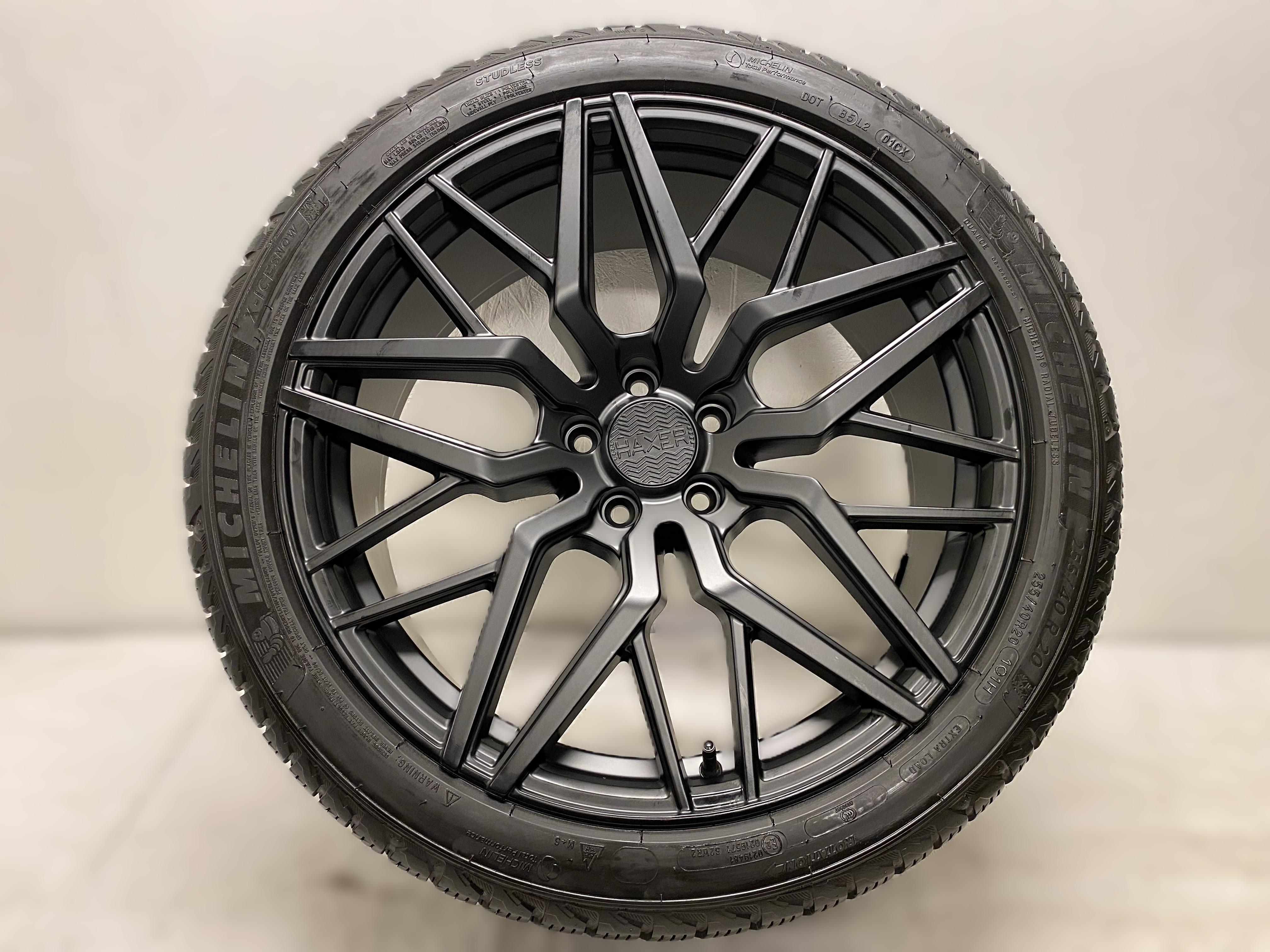 Kompletta Vinterhjul FRIKTION | 20" Audi VW Skoda Seat Mercedes BMW | 5x112 8.5x20 ET33 66.6 +  255/40 R20 101H XL Michelin X-Ice Snow | V30-2022 | 7mm | 7mm | 7mm | 7mm - 5