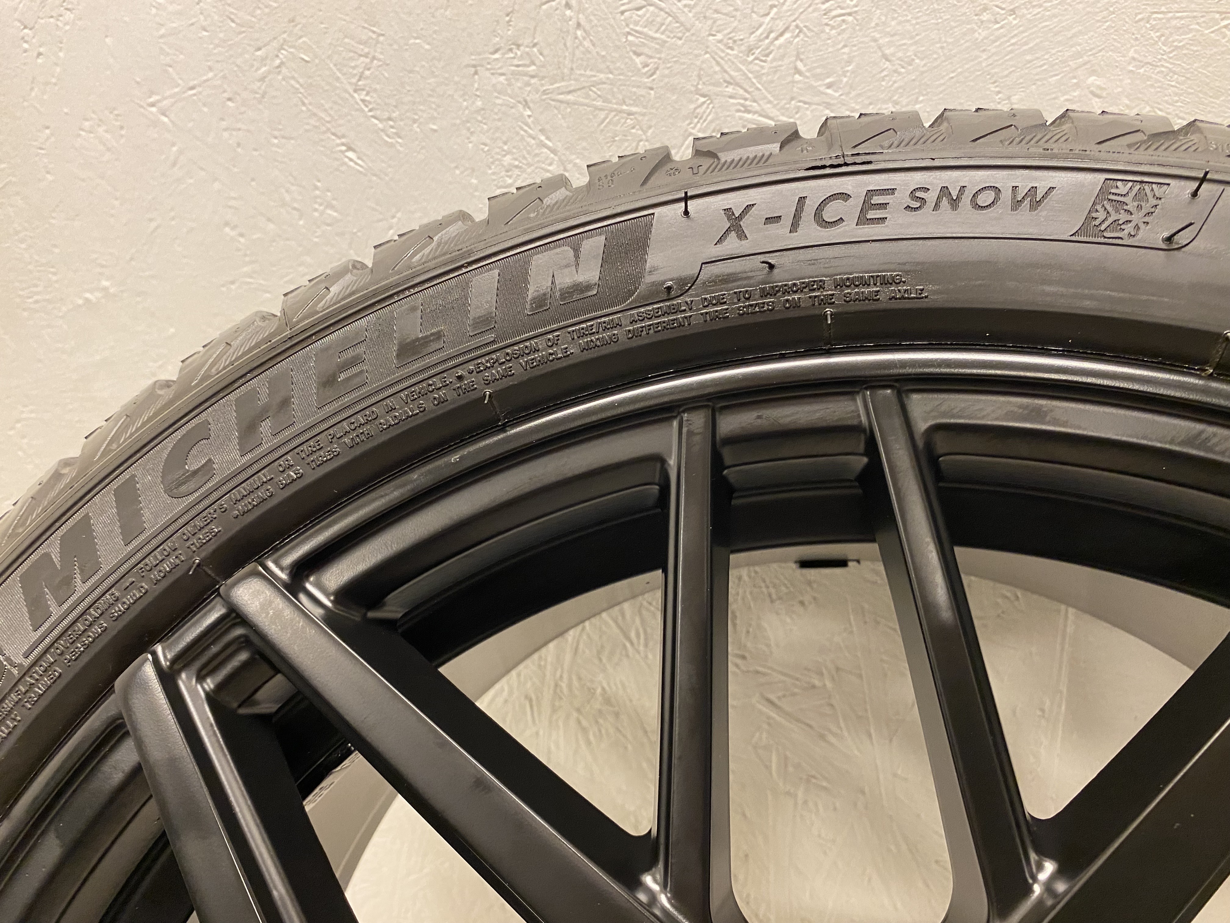 Kompletta Vinterhjul FRIKTION | 20" Audi VW Skoda Seat Mercedes BMW | 5x112 8.5x20 ET33 66.6 +  255/40 R20 101H XL Michelin X-Ice Snow | V30-2022 | 7mm | 7mm | 7mm | 7mm - 9