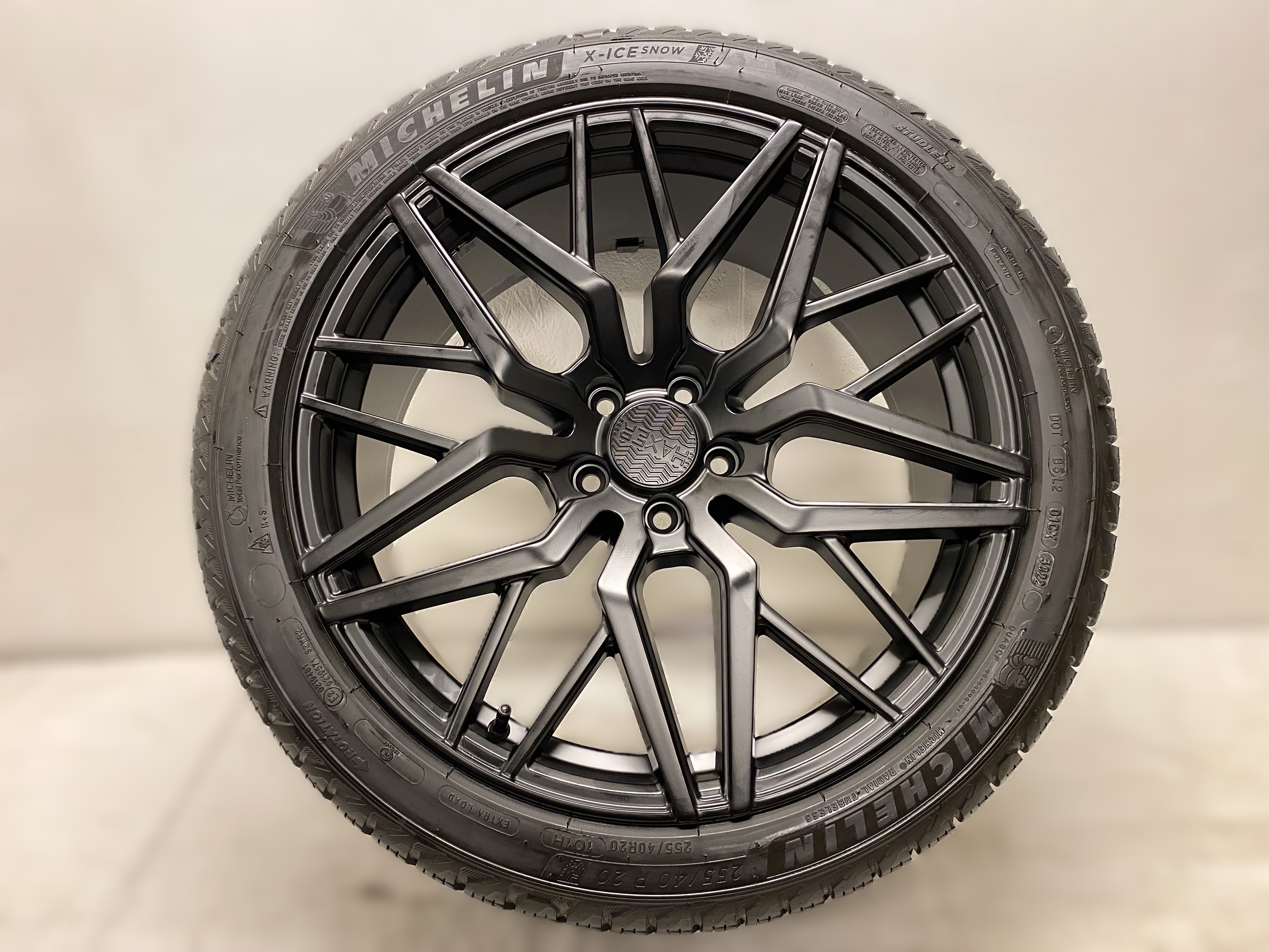 Kompletta Vinterhjul FRIKTION | 20" Audi VW Skoda Seat Mercedes BMW | 5x112 8.5x20 ET33 66.6 +  255/40 R20 101H XL Michelin X-Ice Snow | V30-2022 | 7mm | 7mm | 7mm | 7mm - 8