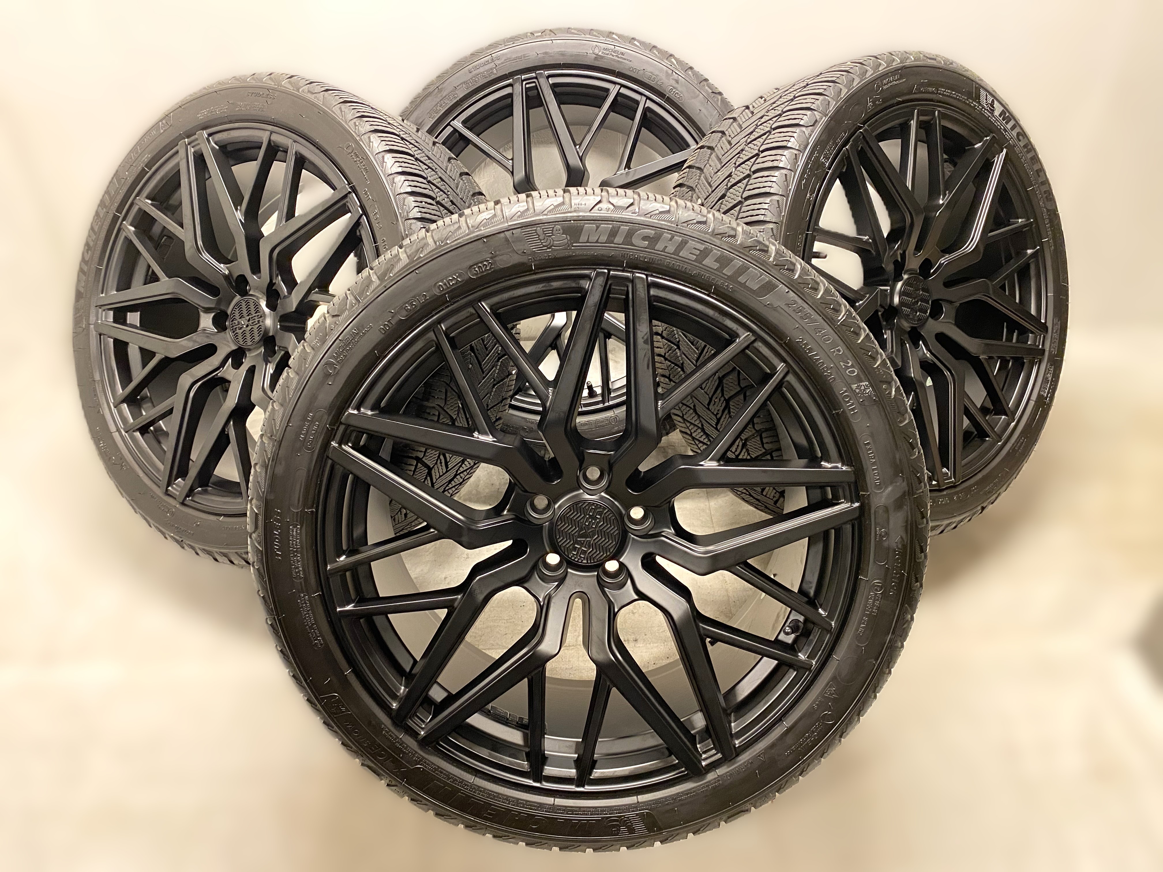 Kompletta Vinterhjul FRIKTION | 20" Audi VW Skoda Seat Mercedes BMW | 5x112 8.5x20 ET33 66.6 +  255/40 R20 101H XL Michelin X-Ice Snow | V30-2022 | 7mm | 7mm | 7mm | 7mm