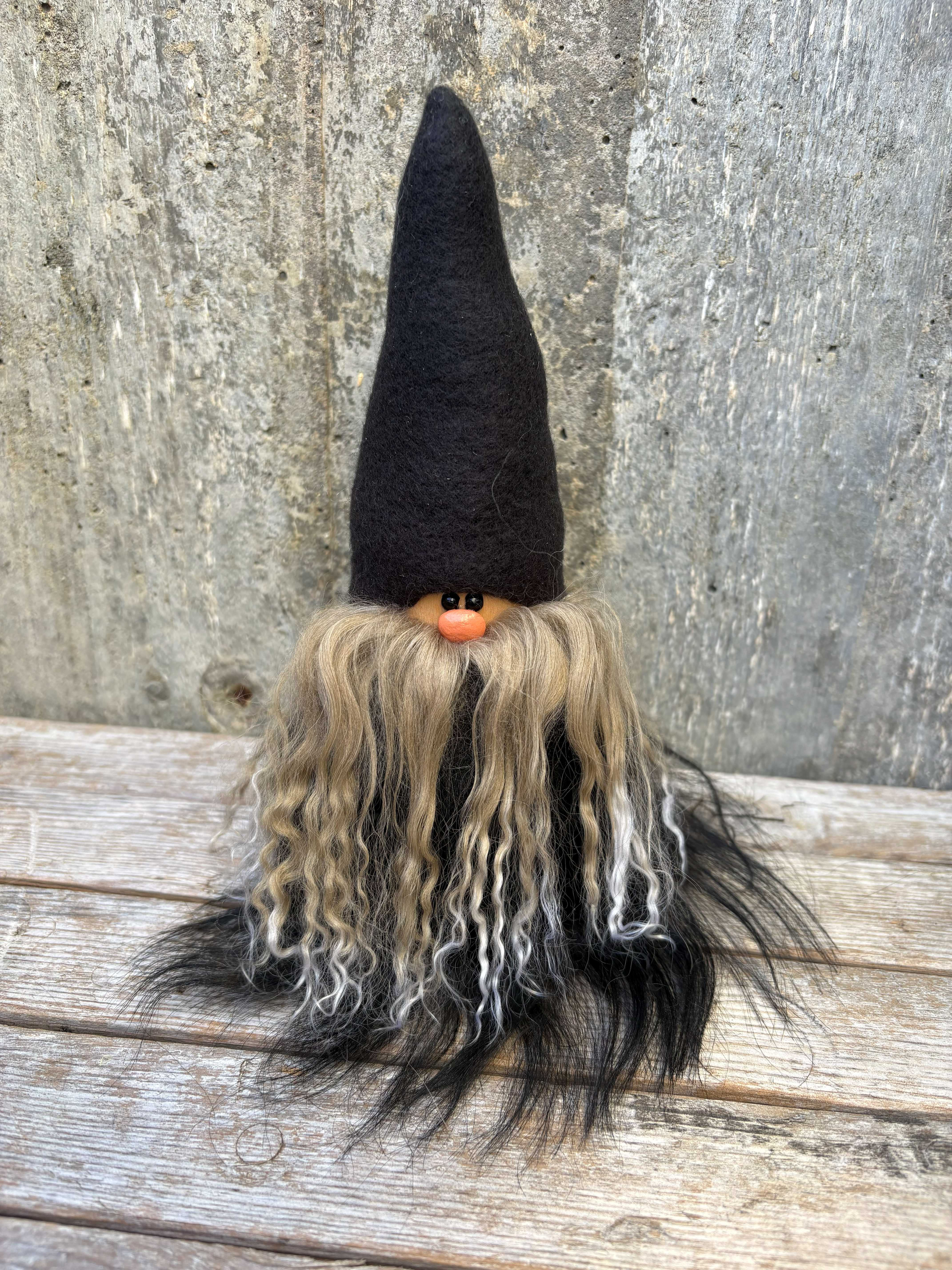 Skäggtomte 20 cm Special Svart  Mössa Islandsfår Tibetanskt får