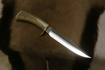 Elegant och klassisk mellanstor Jaktkniv