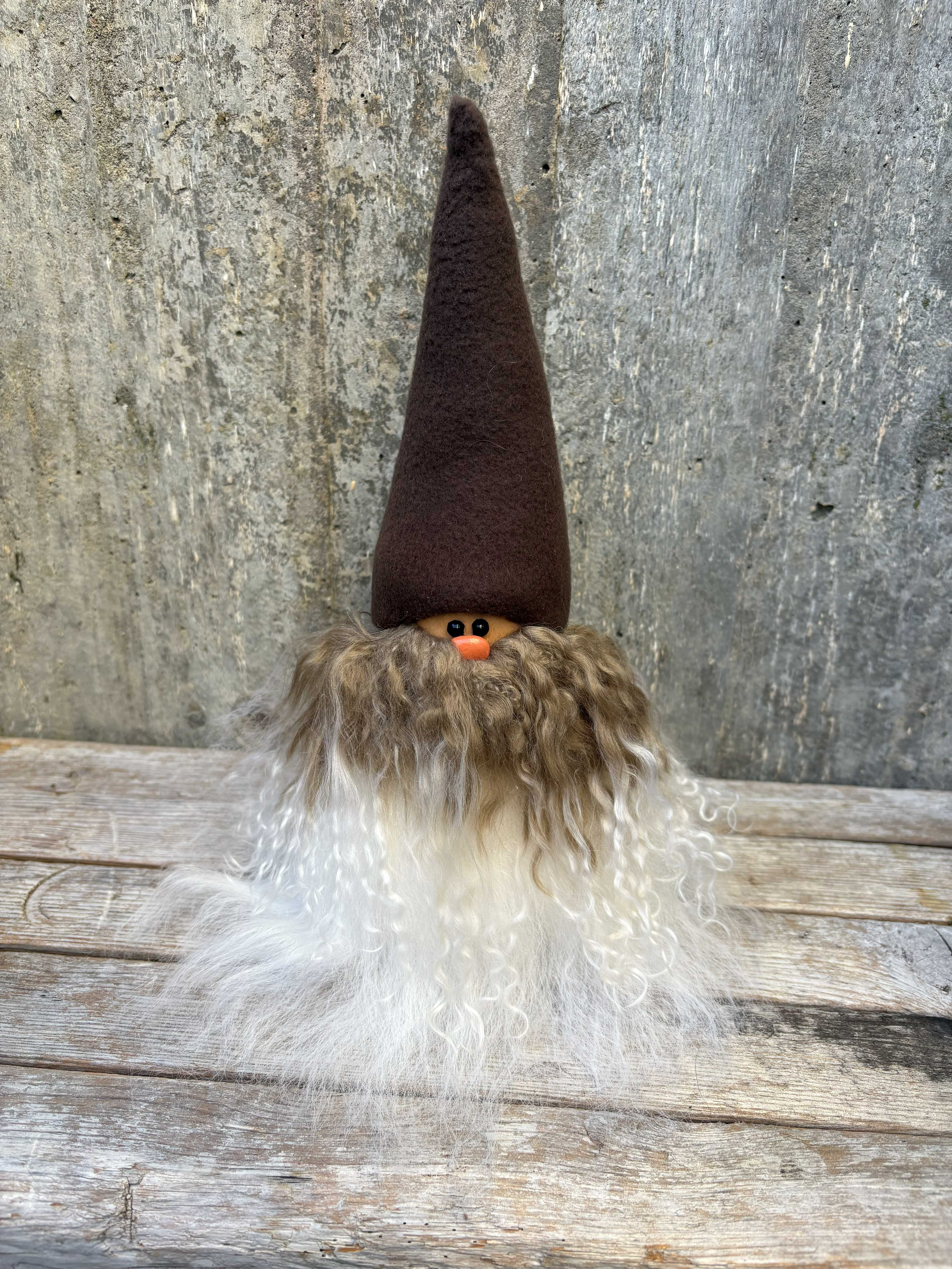 Stor Skäggtomte 30 cm Special Brun Mössa Islandsfår Tibetanskt får