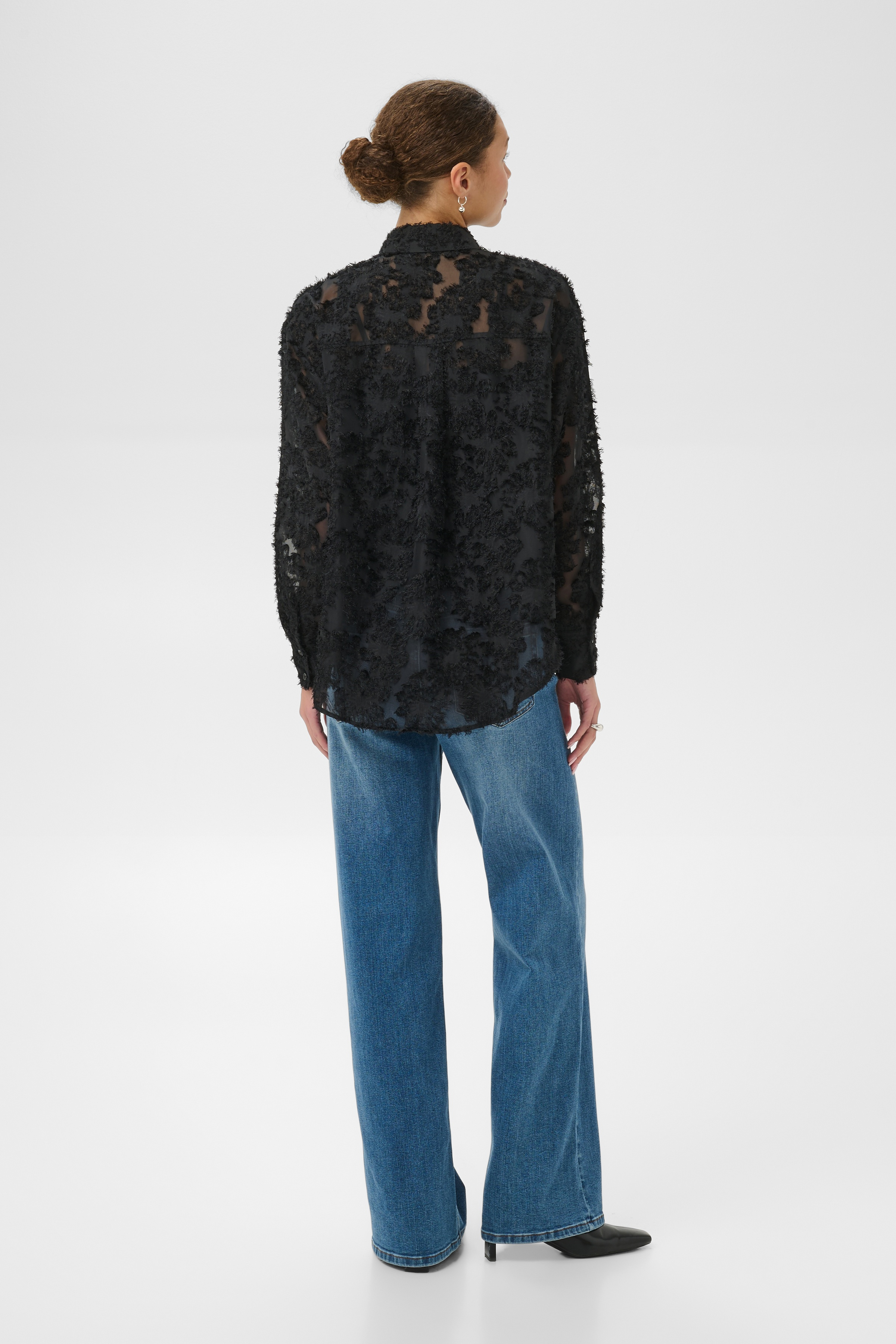 KAalfie Blouse Black Deep Svart Blus med applikationer - 5