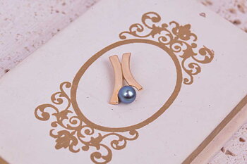 Polished gold pendant with a gray pearl, 18k, Vintage
