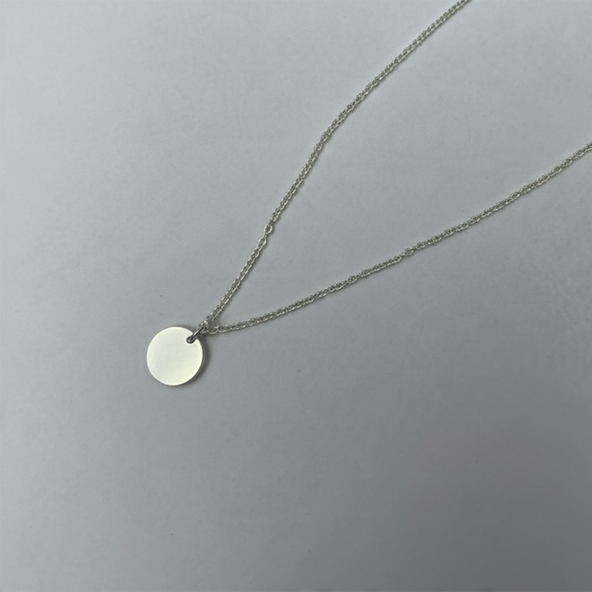 Silver necklace with a round pendant. Engravable. - 4