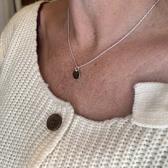 Silver necklace with a round pendant. Engravable.