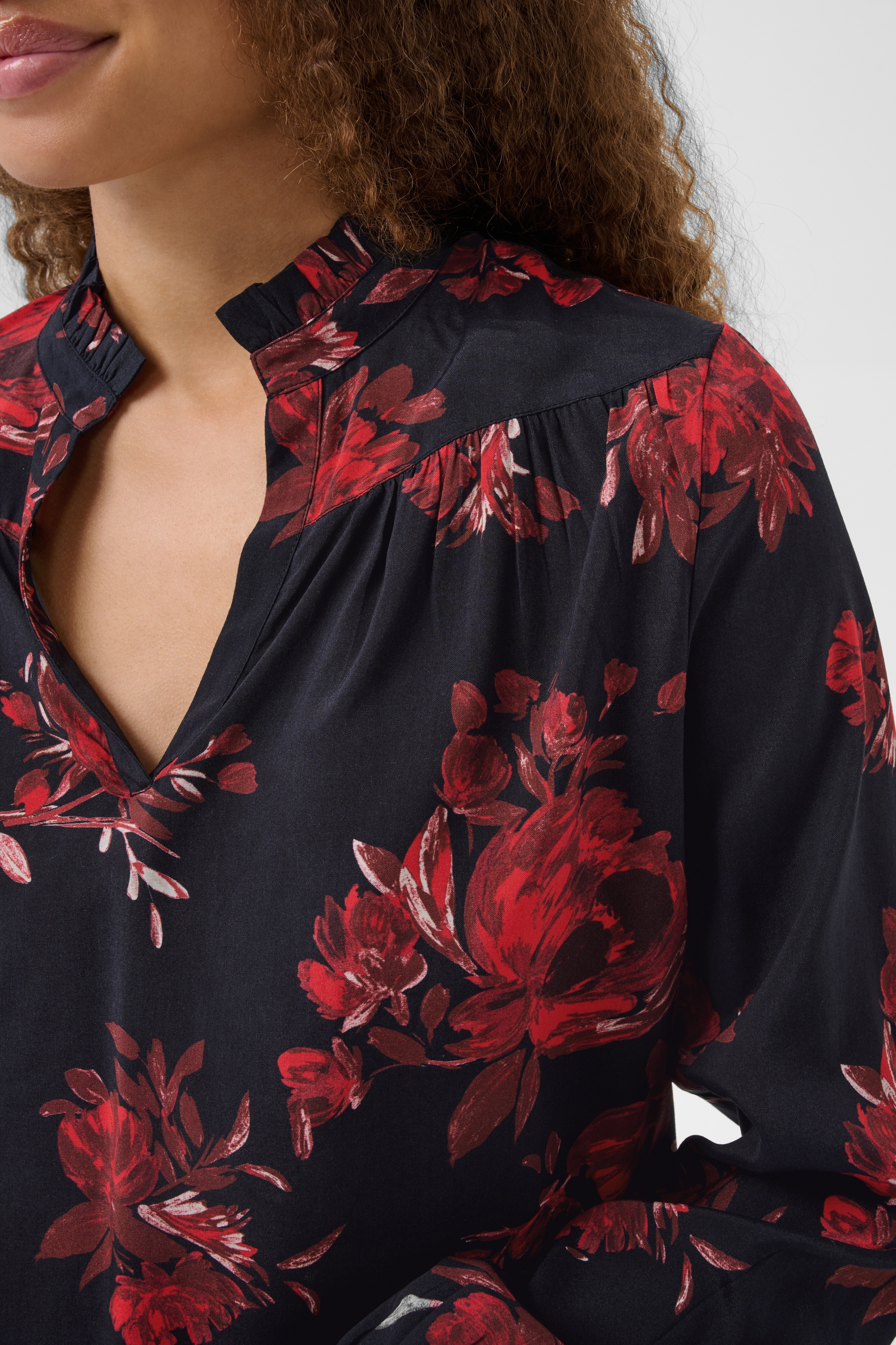 KAhope Blouse Black/Red Flower Rödblommig Blus - 4