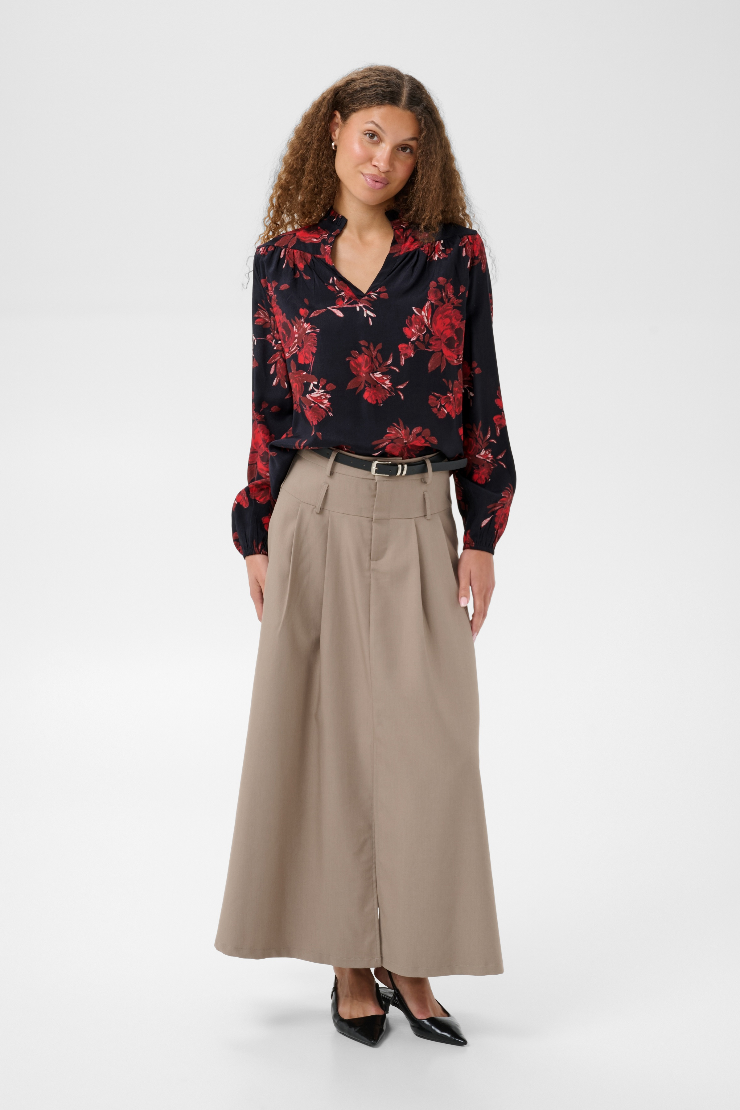 KAhope Blouse Black/Red Flower Rödblommig Blus
