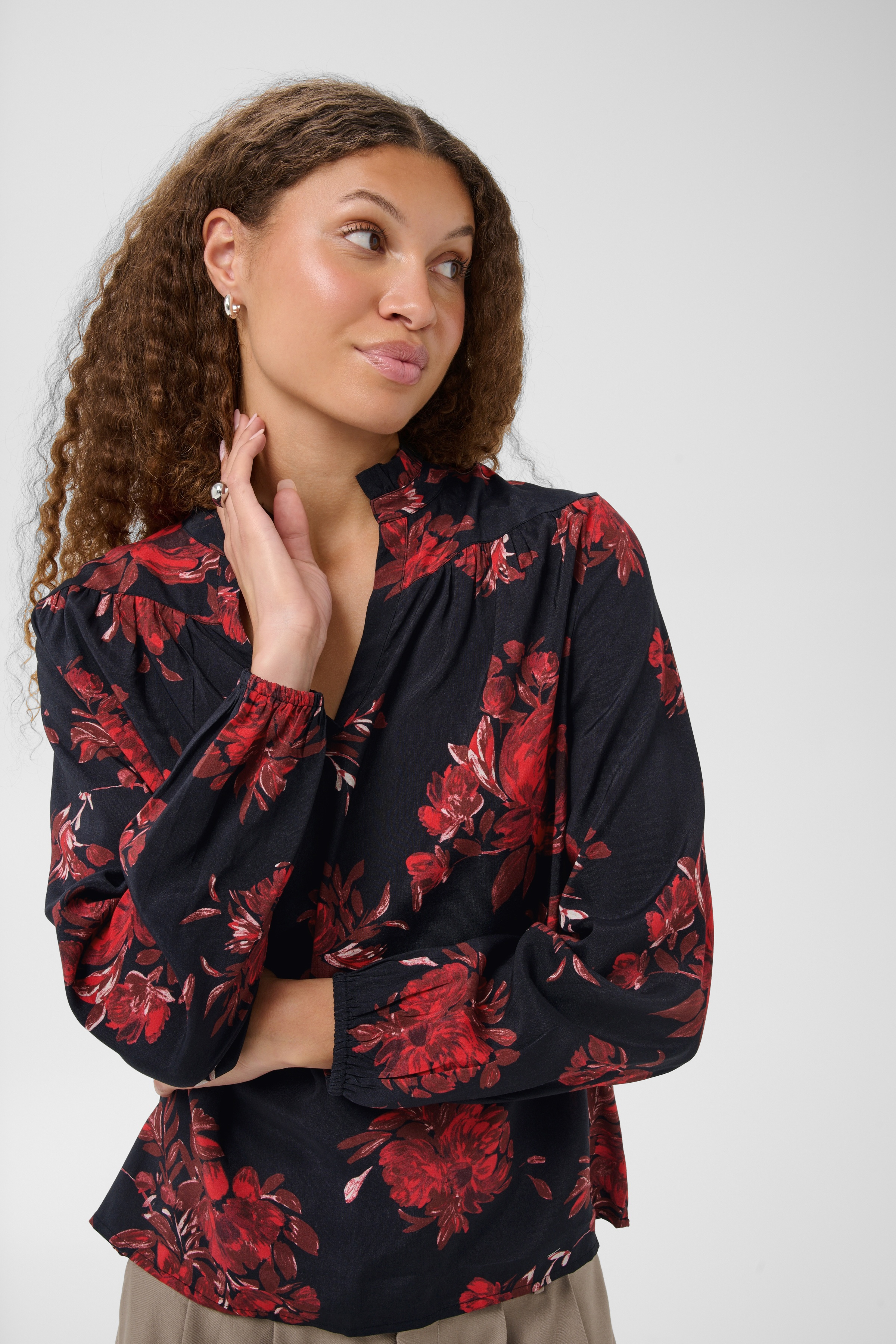 KAhope Blouse Black/Red Flower Rödblommig Blus - 5