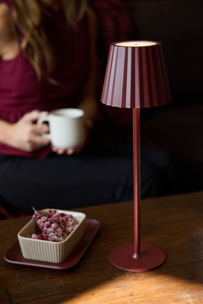 Sagaform Liv uppladdningsbar lampa, vinröd - 4