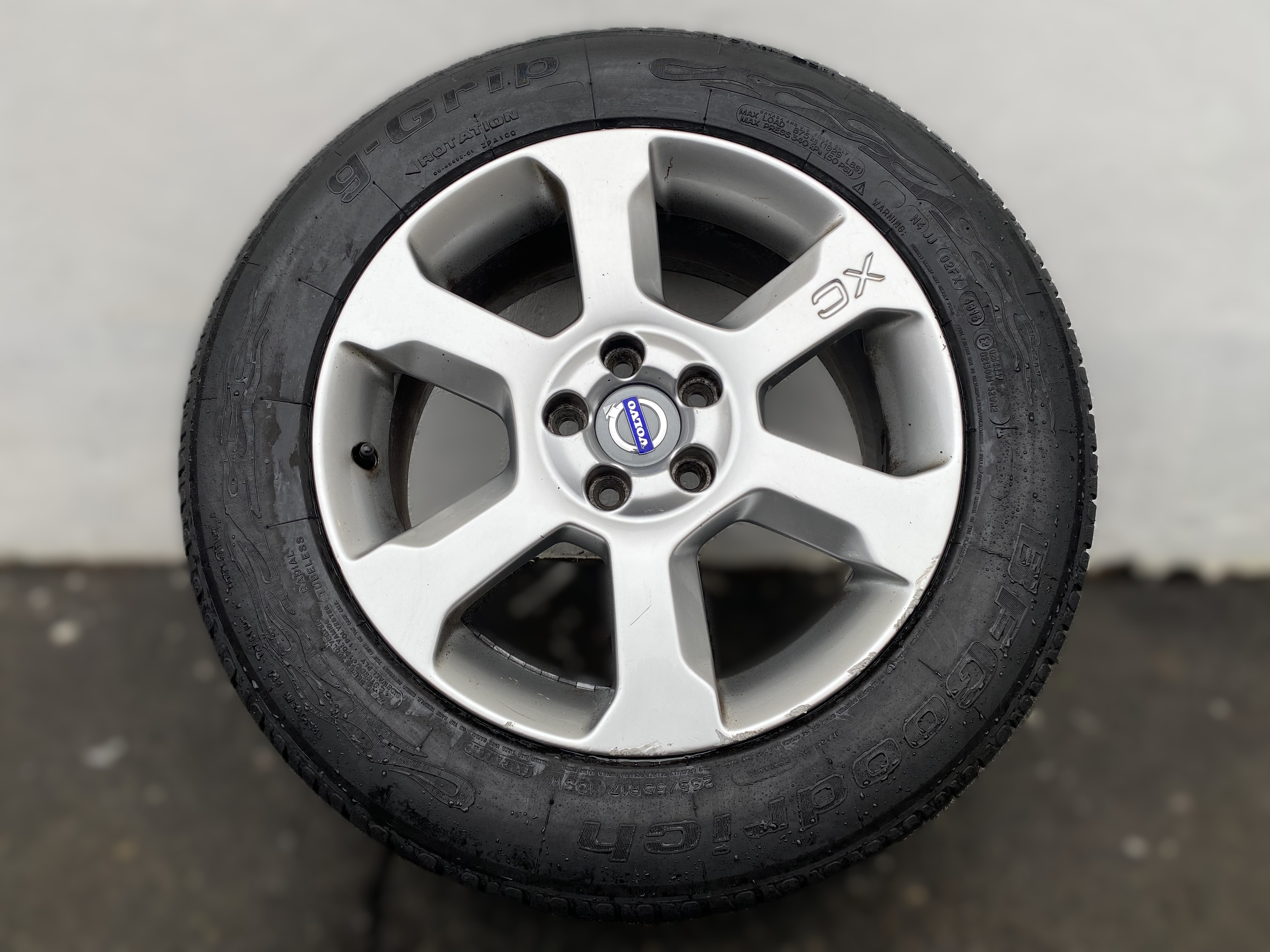 Kompletta Sommarhjul | 17" VOLVO SARGAS XC70 30714025 | 5x108 7.5x17 ET55 63.4 + 2 st 235/55 R17 103W BF Goodrich Advantage | V06-21 | 6mm | 6mm + 2 st 235/55 R17 103W BF Goodrich G-Grip | V48-16 | 5.2mm | 5.2mm | CO-4 - 6