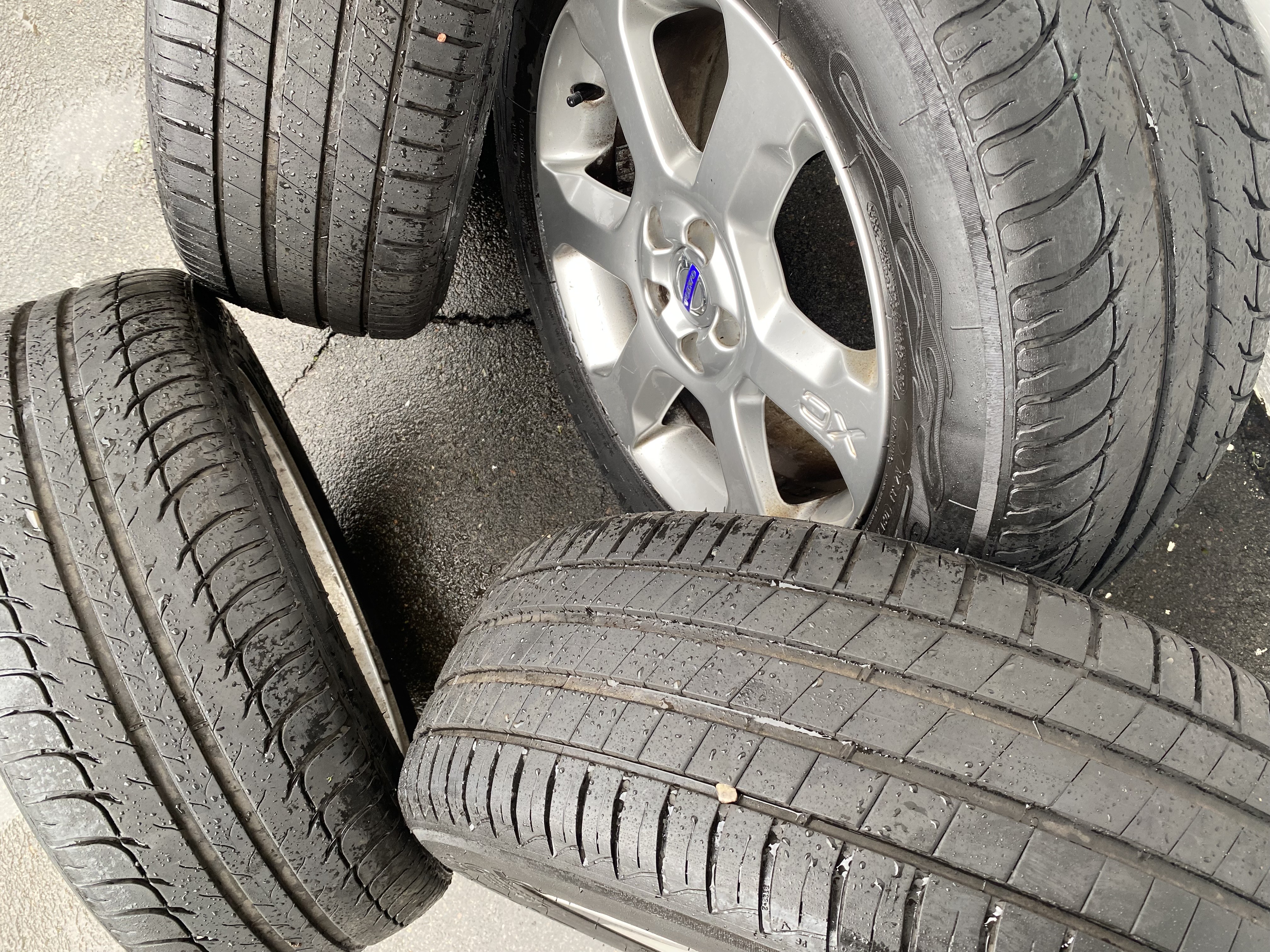 Kompletta Sommarhjul | 17" VOLVO SARGAS XC70 30714025 | 5x108 7.5x17 ET55 63.4 + 2 st 235/55 R17 103W BF Goodrich Advantage | V06-21 | 6mm | 6mm + 2 st 235/55 R17 103W BF Goodrich G-Grip | V48-16 | 5.2mm | 5.2mm | CO-4 - 4