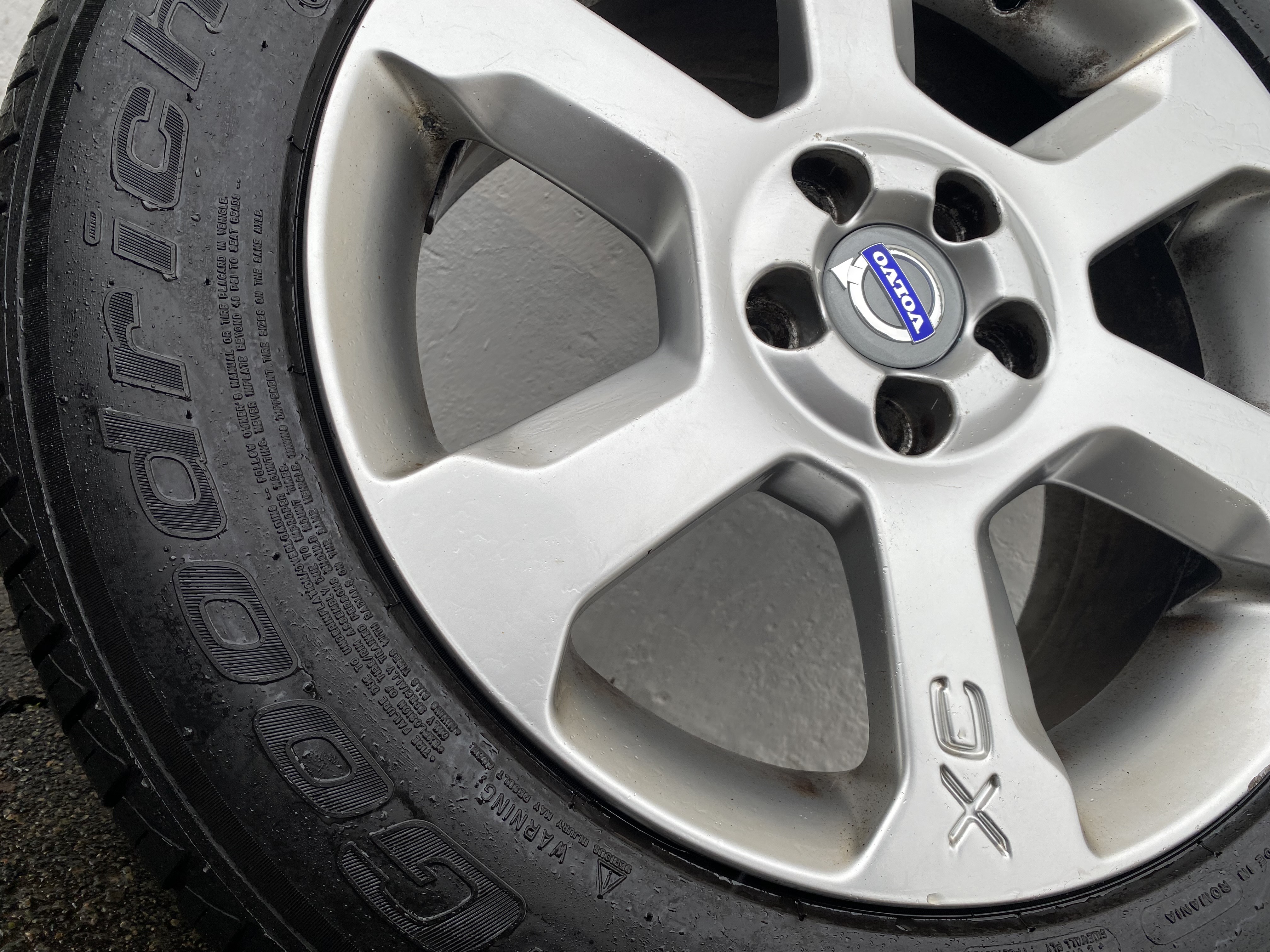 Kompletta Sommarhjul | 17" VOLVO SARGAS XC70 30714025 | 5x108 7.5x17 ET55 63.4 + 2 st 235/55 R17 103W BF Goodrich Advantage | V06-21 | 6mm | 6mm + 2 st 235/55 R17 103W BF Goodrich G-Grip | V48-16 | 5.2mm | 5.2mm | CO-4 - 17