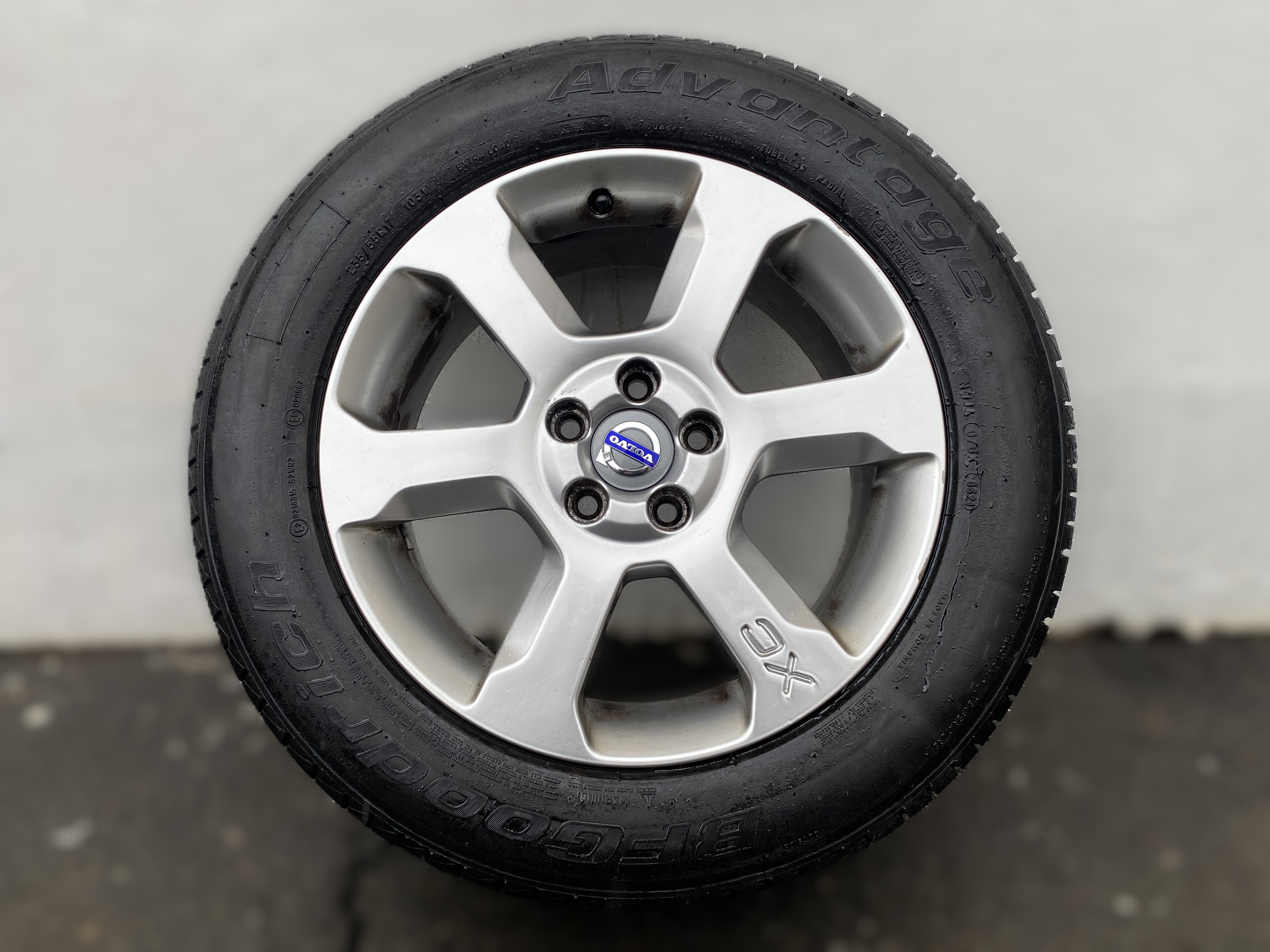 Kompletta Sommarhjul | 17" VOLVO SARGAS XC70 30714025 | 5x108 7.5x17 ET55 63.4 + 2 st 235/55 R17 103W BF Goodrich Advantage | V06-21 | 6mm | 6mm + 2 st 235/55 R17 103W BF Goodrich G-Grip | V48-16 | 5.2mm | 5.2mm | CO-4 - 14