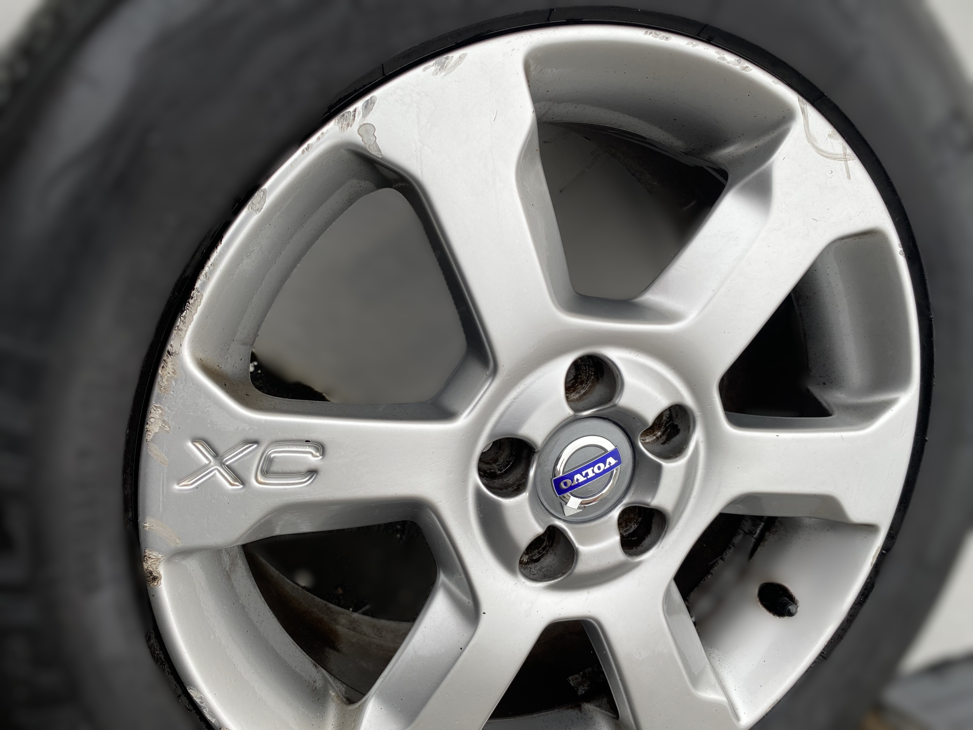 Kompletta Sommarhjul | 17" VOLVO SARGAS XC70 30714025 | 5x108 7.5x17 ET55 63.4 + 2 st 235/55 R17 103W BF Goodrich Advantage | V06-21 | 6mm | 6mm + 2 st 235/55 R17 103W BF Goodrich G-Grip | V48-16 | 5.2mm | 5.2mm | CO-4 - 10