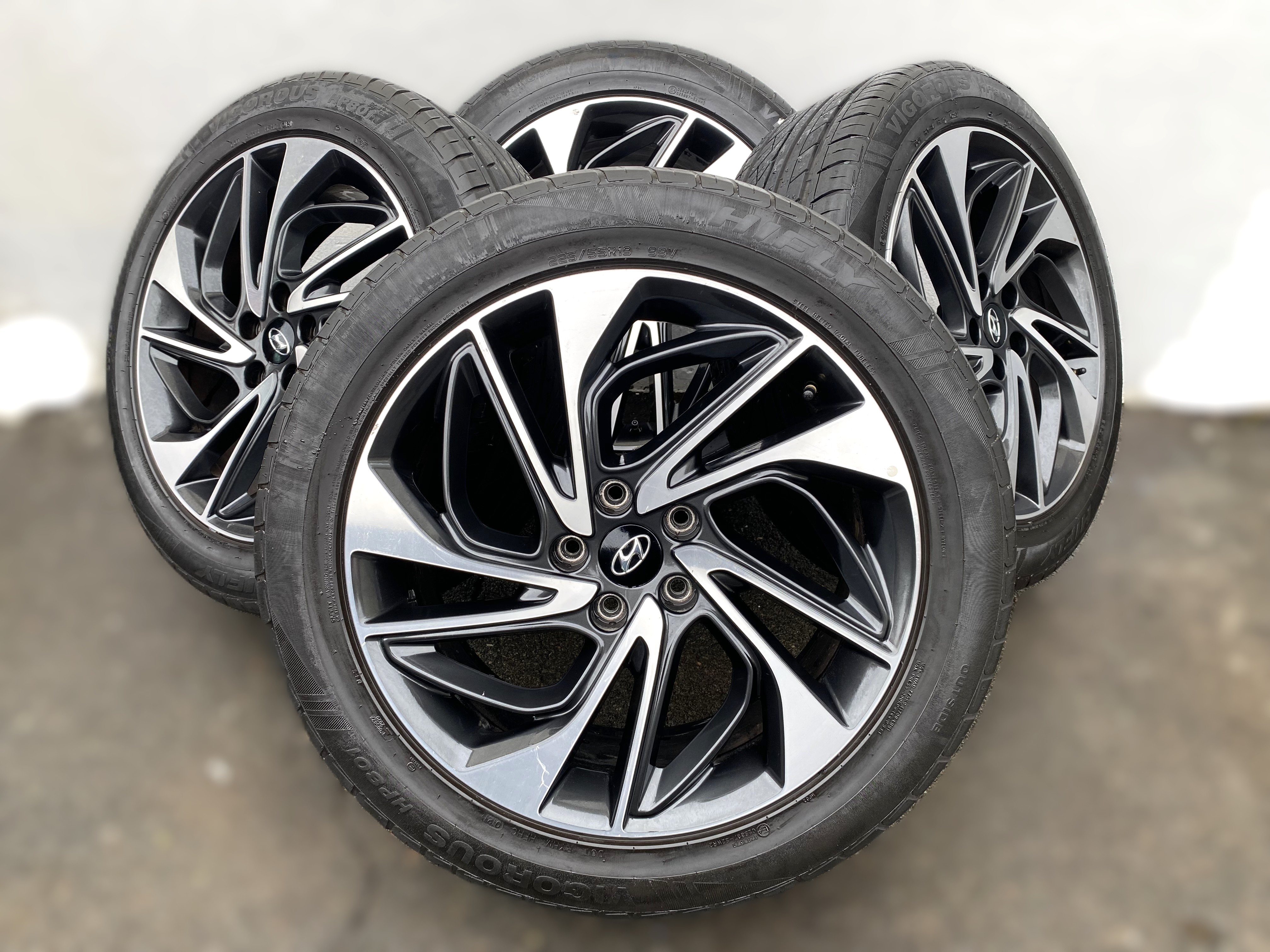 Kompletta Sommarhjul | 19" HYUNDAI Tucson 52910-D7420 | 5x114.3 7.5x19 ET53 67.1 + 225/55 R19 99V Hifly Vigorous HP801 | V01-2021 | 5.5mm | 5mm | 5mm | 3.7mm