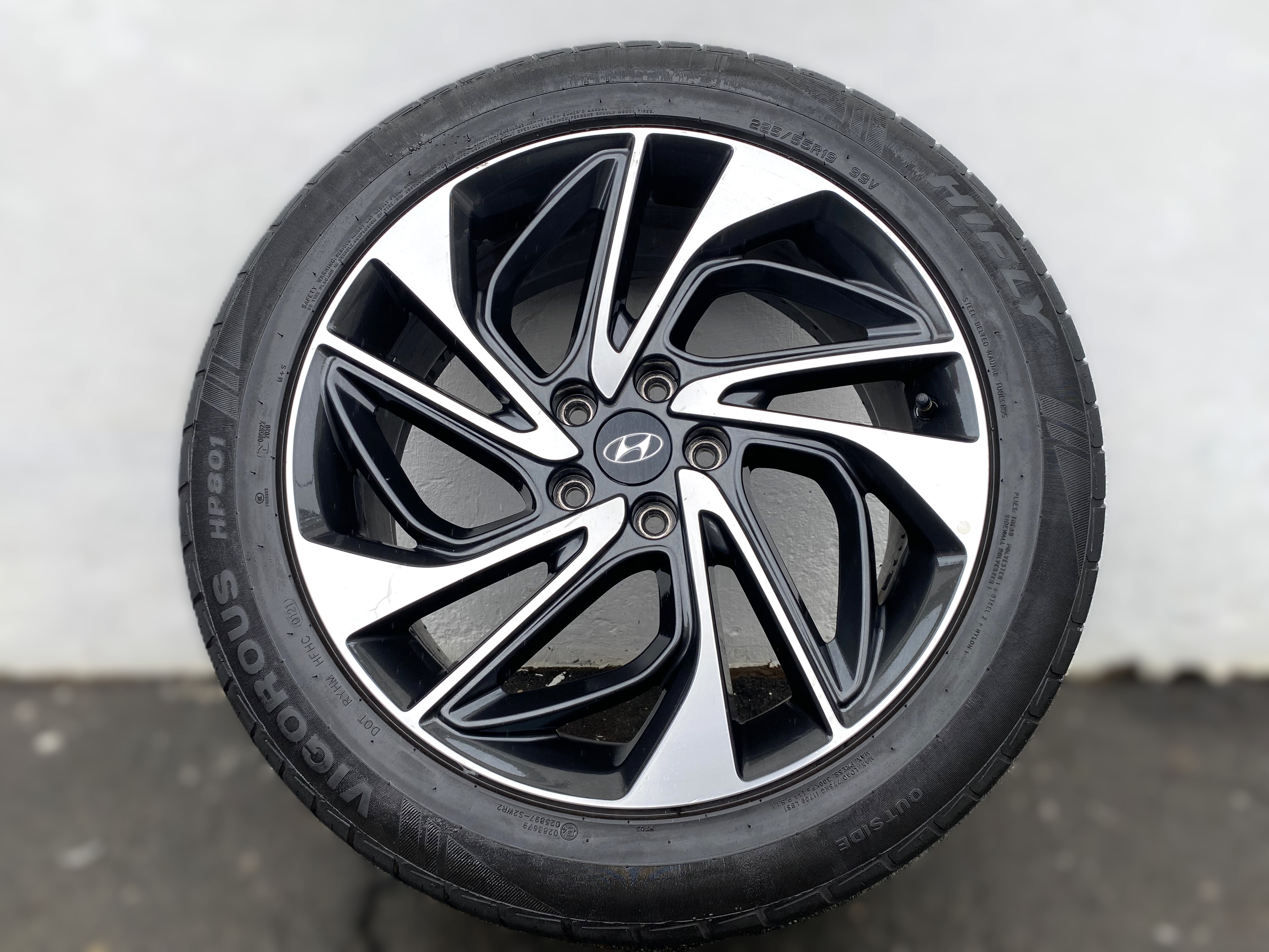 Kompletta Sommarhjul | 19" HYUNDAI Tucson 52910-D7420 | 5x114.3 7.5x19 ET53 67.1 + 225/55 R19 99V Hifly Vigorous HP801 | V01-2021 | 5.5mm | 5mm | 5mm | 3.7mm - 15