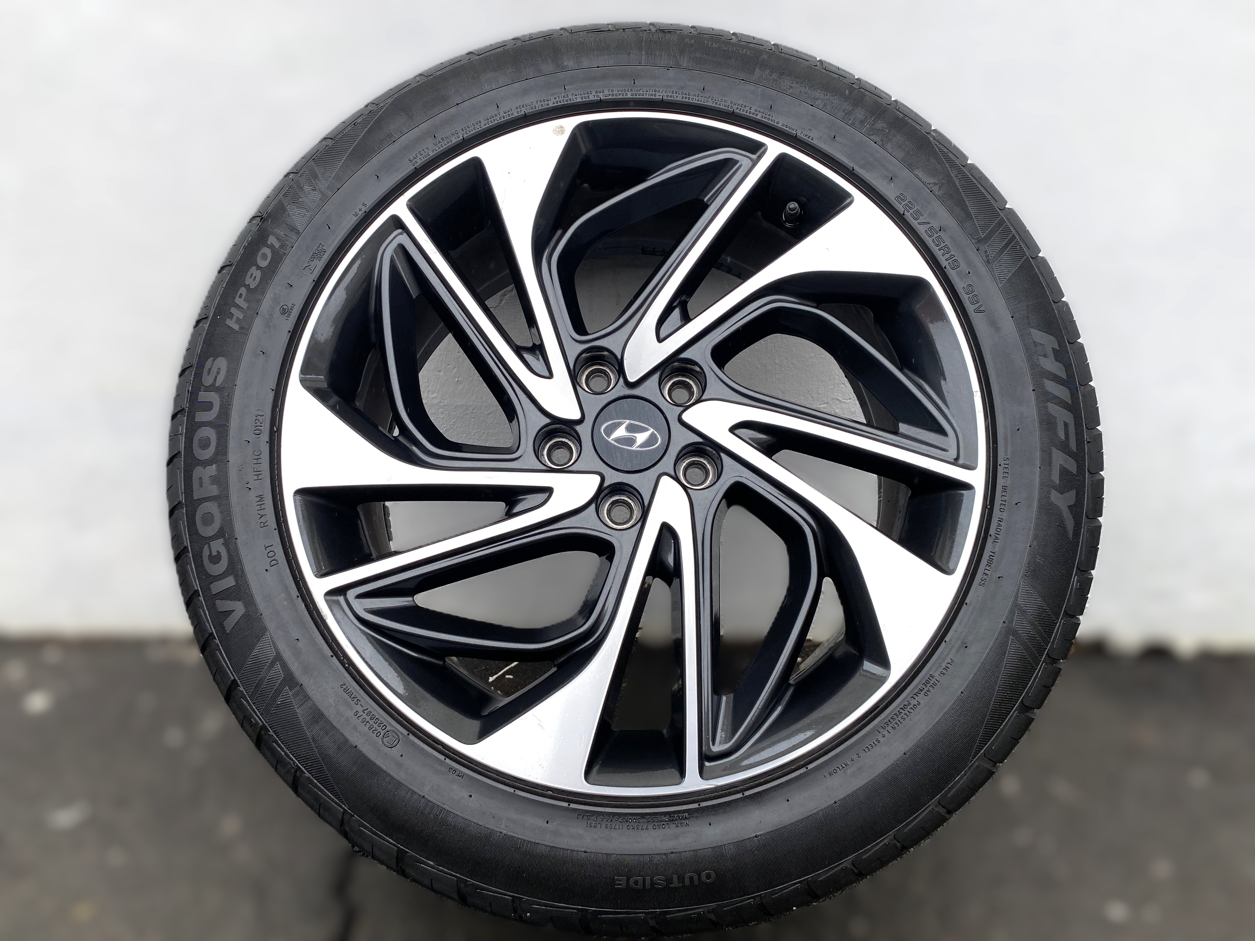 Kompletta Sommarhjul | 19" HYUNDAI Tucson 52910-D7420 | 5x114.3 7.5x19 ET53 67.1 + 225/55 R19 99V Hifly Vigorous HP801 | V01-2021 | 5.5mm | 5mm | 5mm | 3.7mm - 13